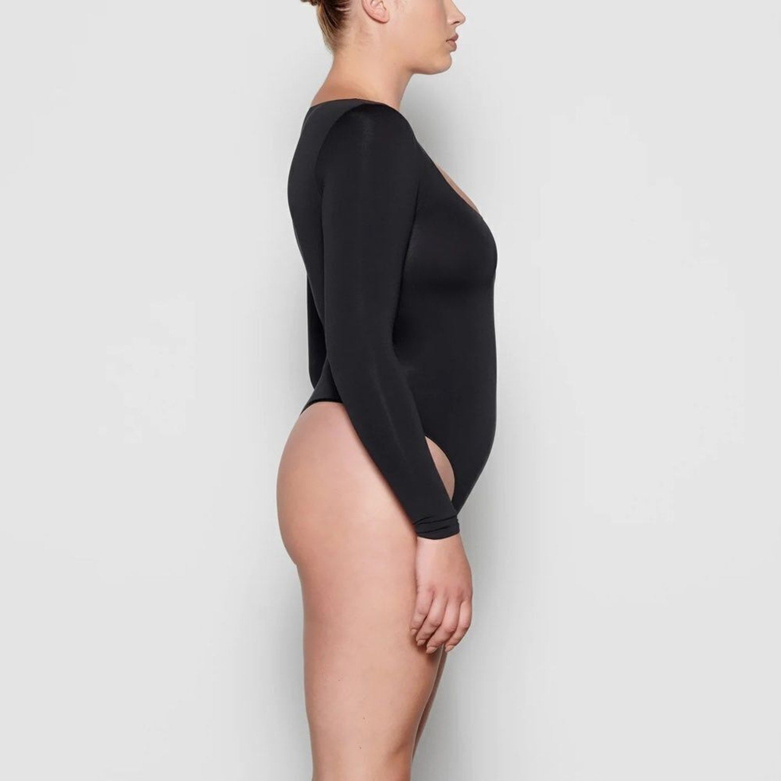 NEW SKIMS BODYSUITS ESSENTIAL LONG SLEEVE SCOOP NECK BODYSUIT - size 4x/5x