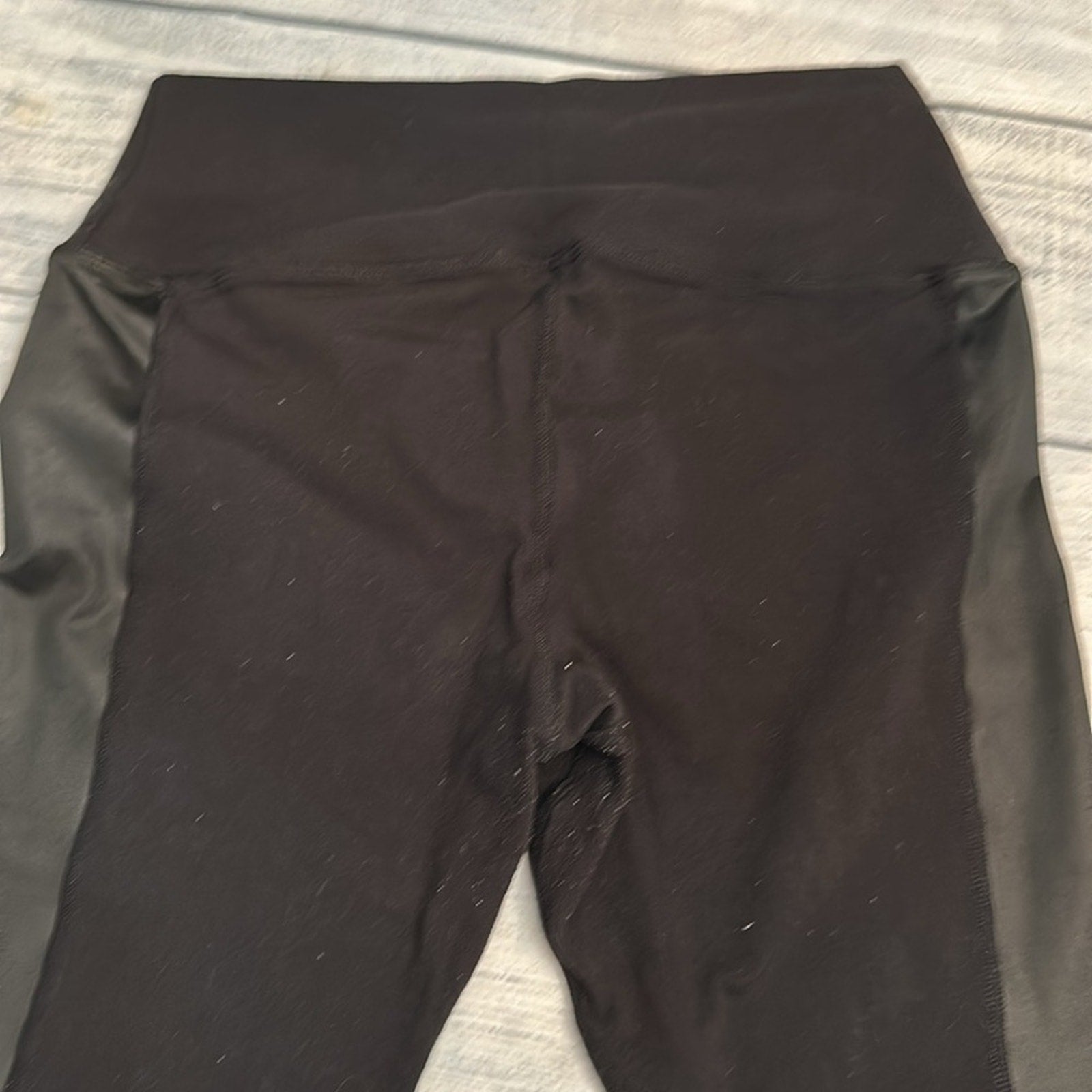 ALO Yoga Elevate High Rise Side Stripe Mesh Panel Black Leggings $108 - size M
