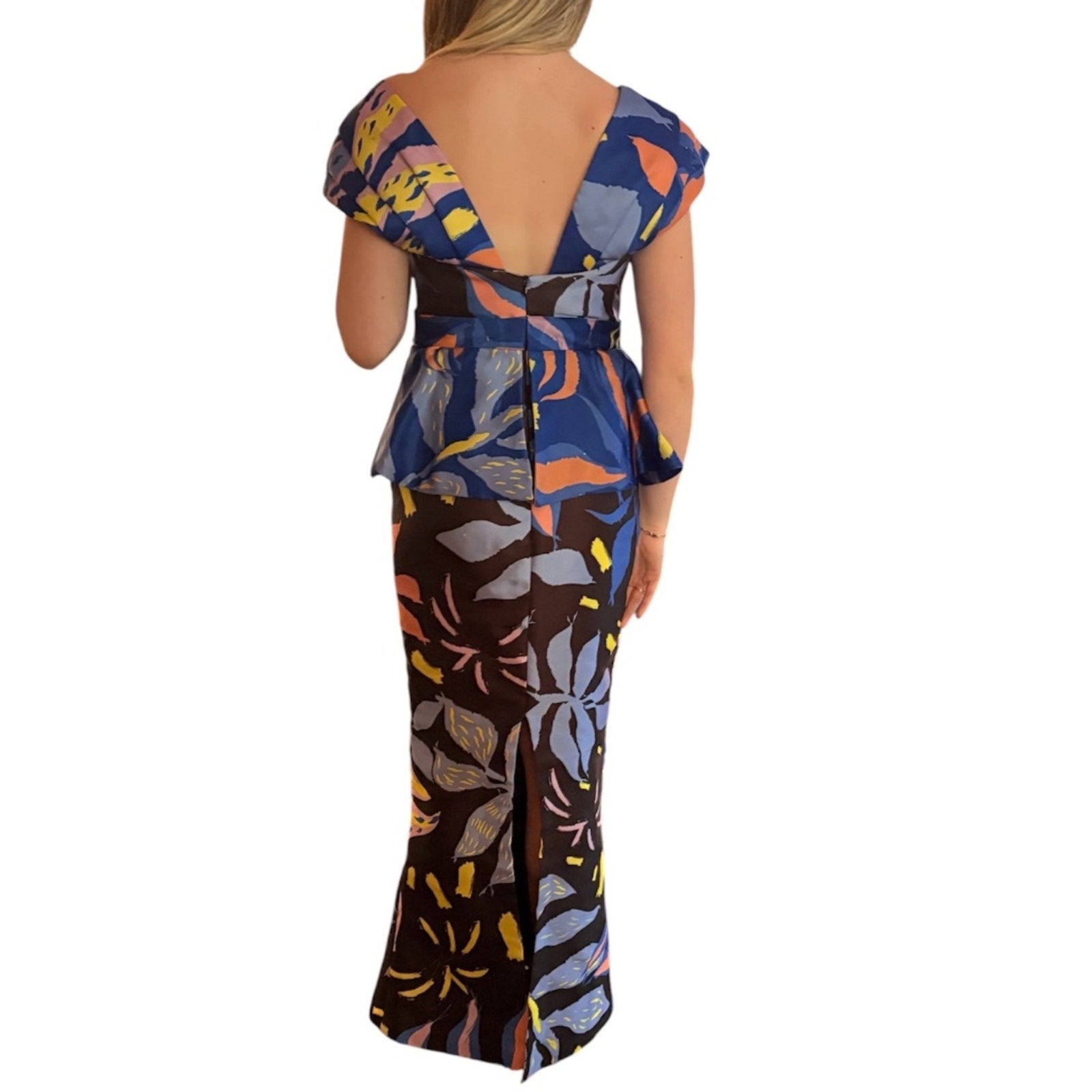 Leal Daccarett S/S 19 Floral Ruffle Gown - 4 🌟