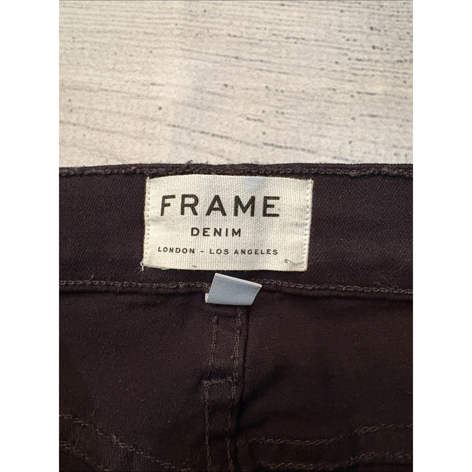 FRAME Le Skinny de Jeanne in Film Noir - size 28