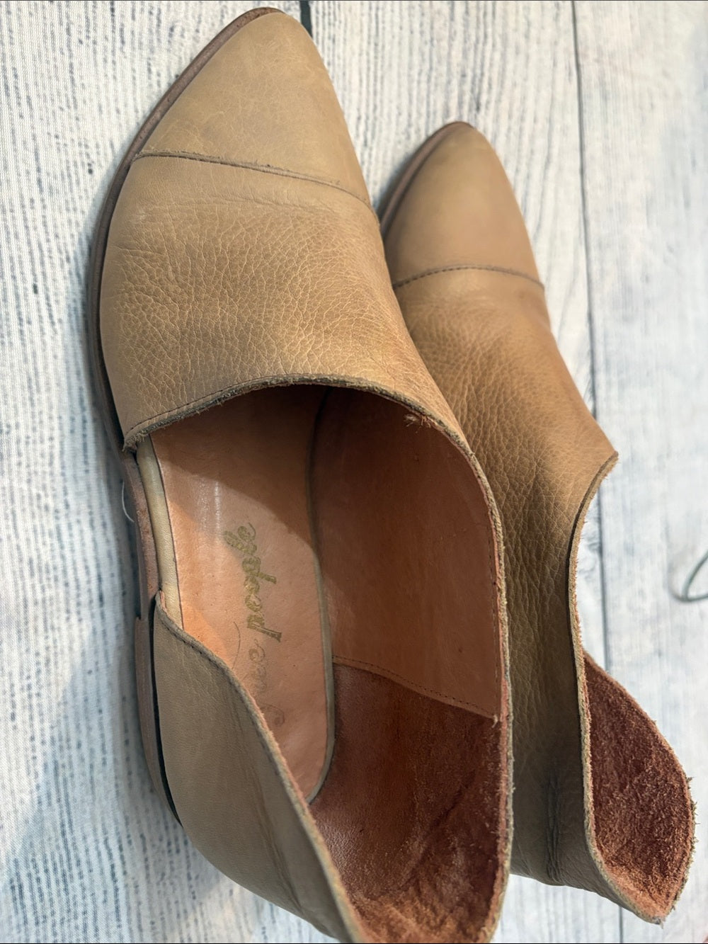 Free People Royale Flats Tan Taupe Cutout Leather Pointed Toe - size 36 🌟 - Image 5