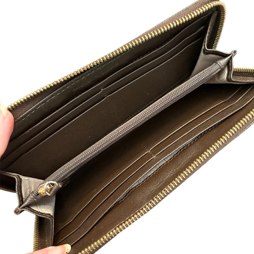 Micheals Kors Printed Wallet monogram 🌟 - Image 2