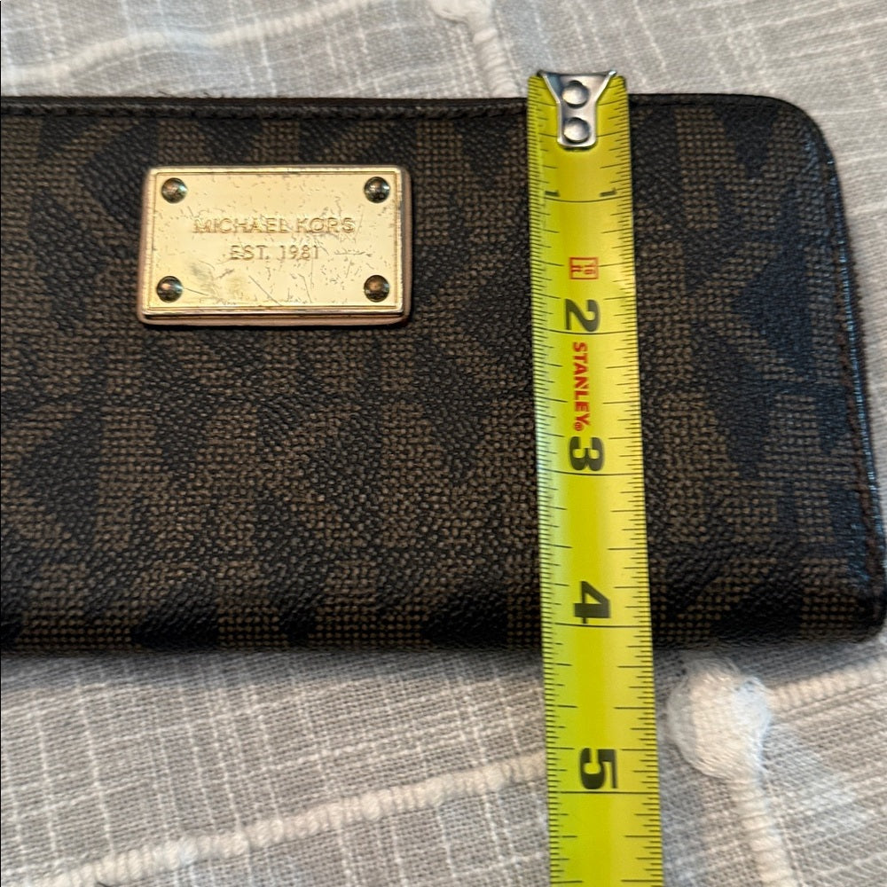 Micheals Kors Printed Wallet monogram 🌟 - Image 5