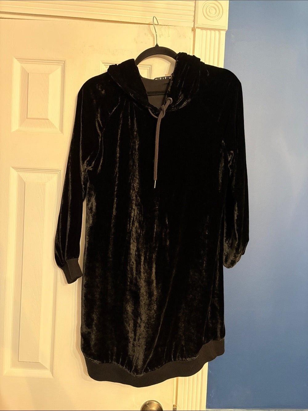 Alice + Olivia Black Velvet Hoodie Dress - S 🌟 - Image 3