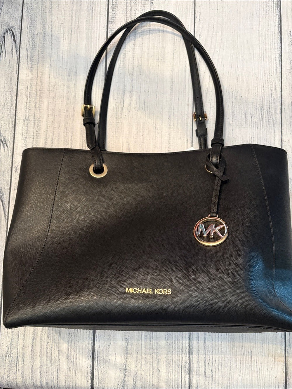 Micheal Micheal Kors Saffiano Tote 🌟 - Image 4
