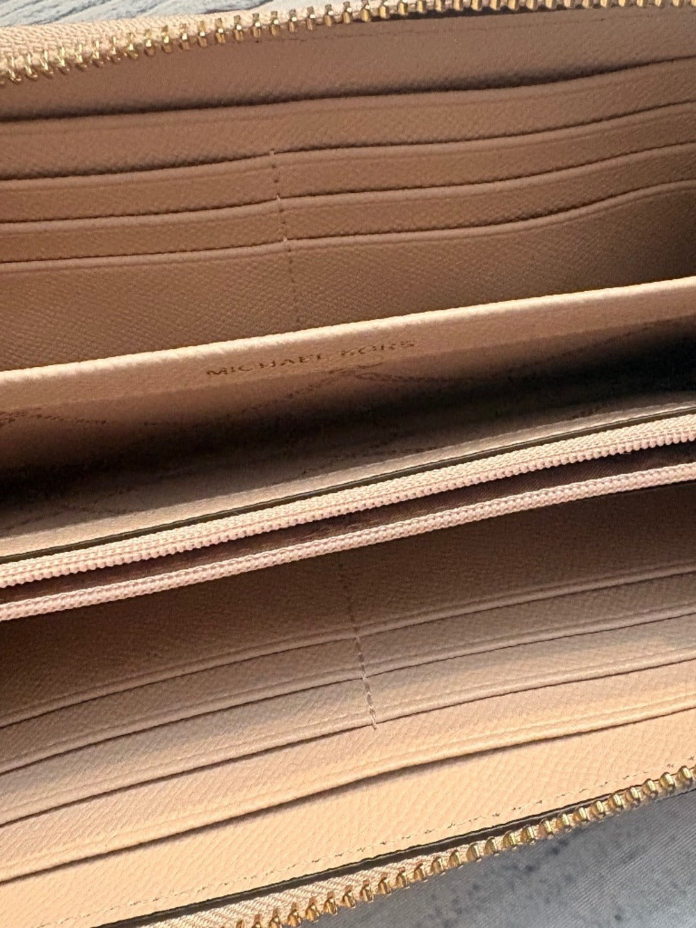 Micheal Micheal Kors Jet Set Wallet 🌟 - Image 3