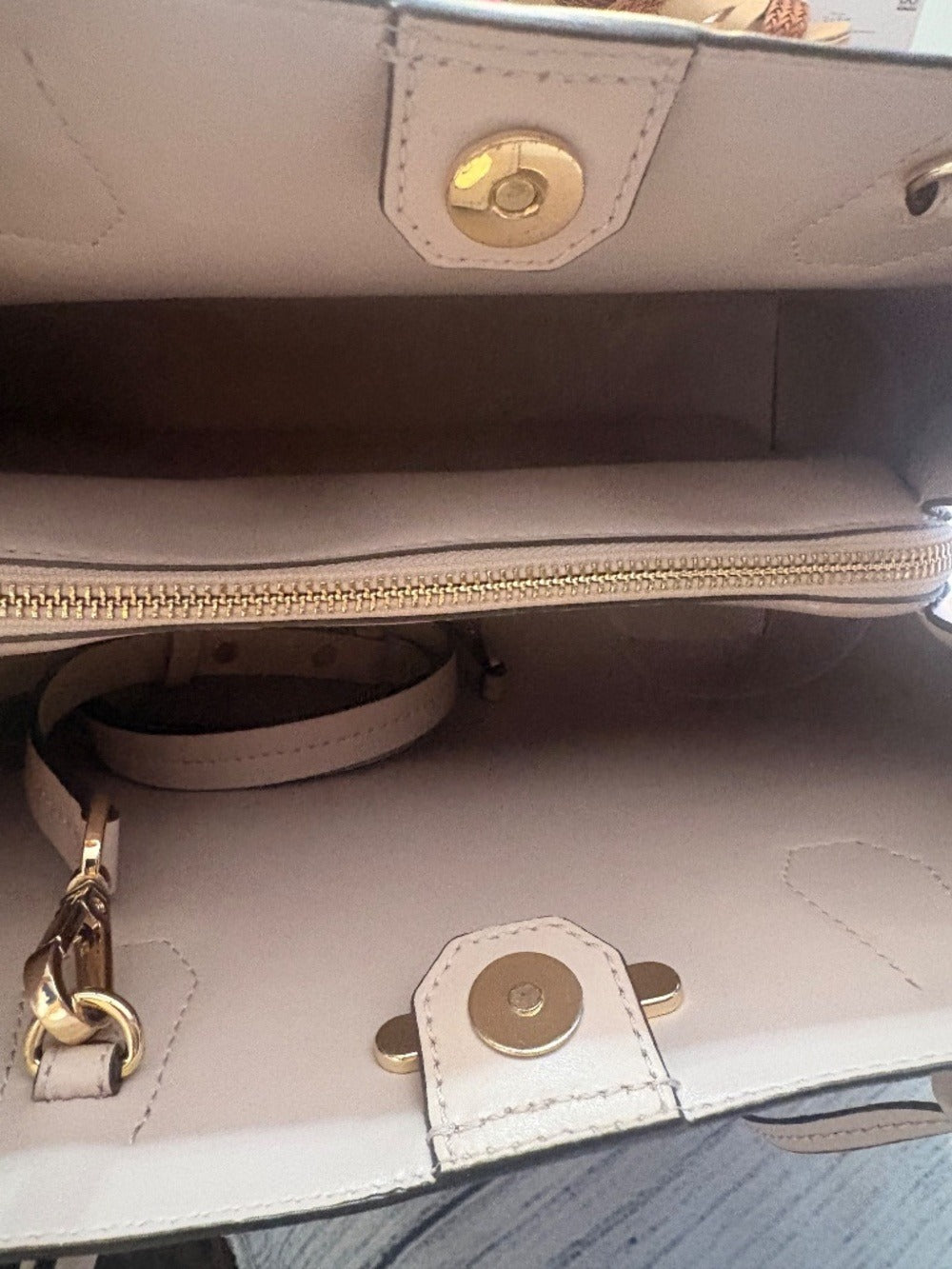 Micheal Micheal Kors Mercer Pink Tote 🌟 - Image 4