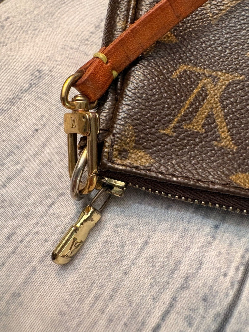 Vintage Louis Vuitton Monogram Pochette Bag 🌟 - Image 2