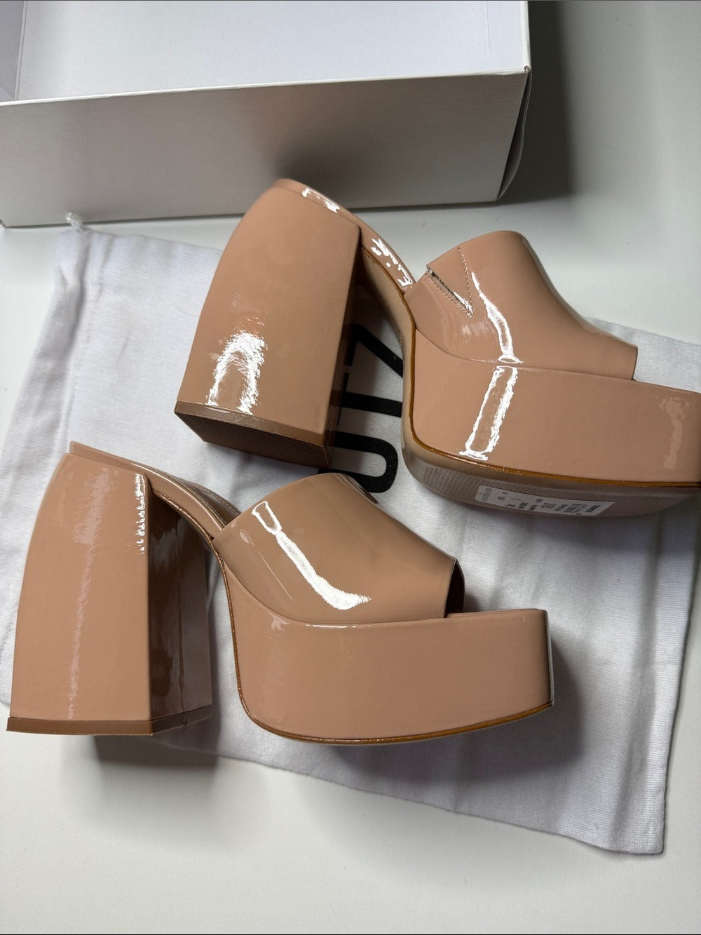 Schutz Aretha Patent Leather Platform Sandals - size 8 🌟 - Image 3