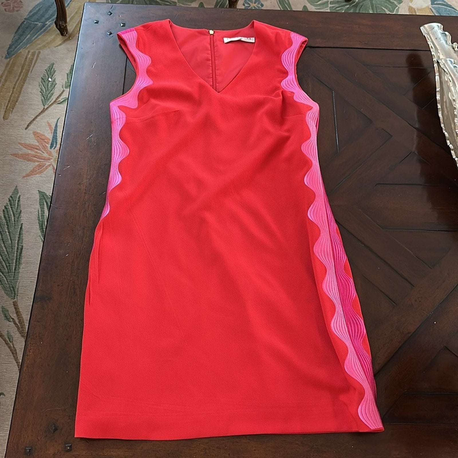 Trina Turk Sheath Dress Women Size 8 Red Polyester Sleeveless V Neck Back Zipper