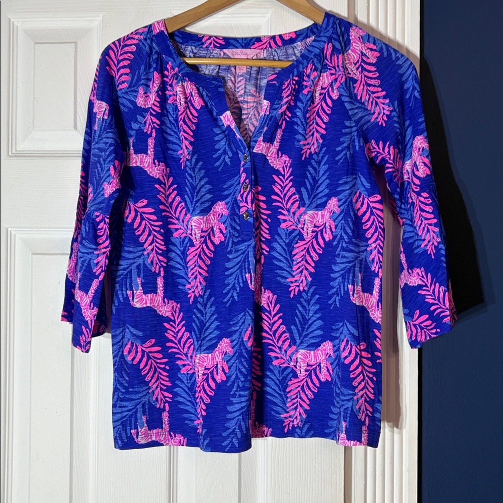 Lilly Pulitzer Tiegen Zebra Print Pink Blue Cotton V Neck - size XS