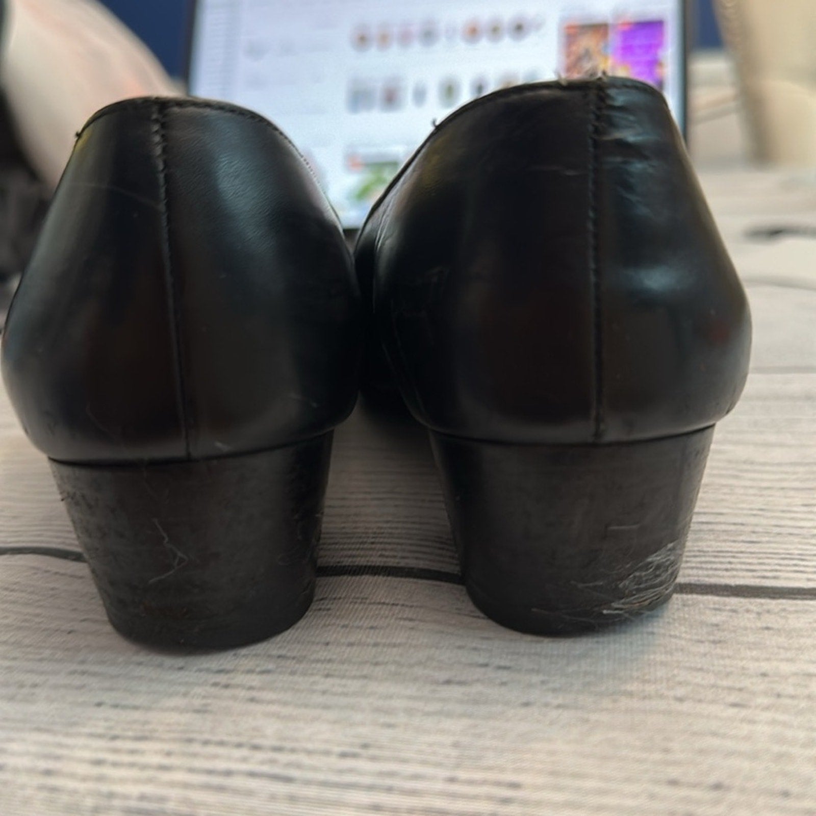 FERRAGAMO Vara bow-embellished leather pumps - size 5