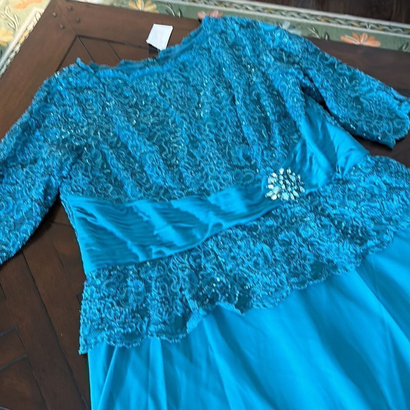 NEW Marina Scalloped Neck 3-4 Sleeve Sequin Lace Bodice Pleated Broach - size 22