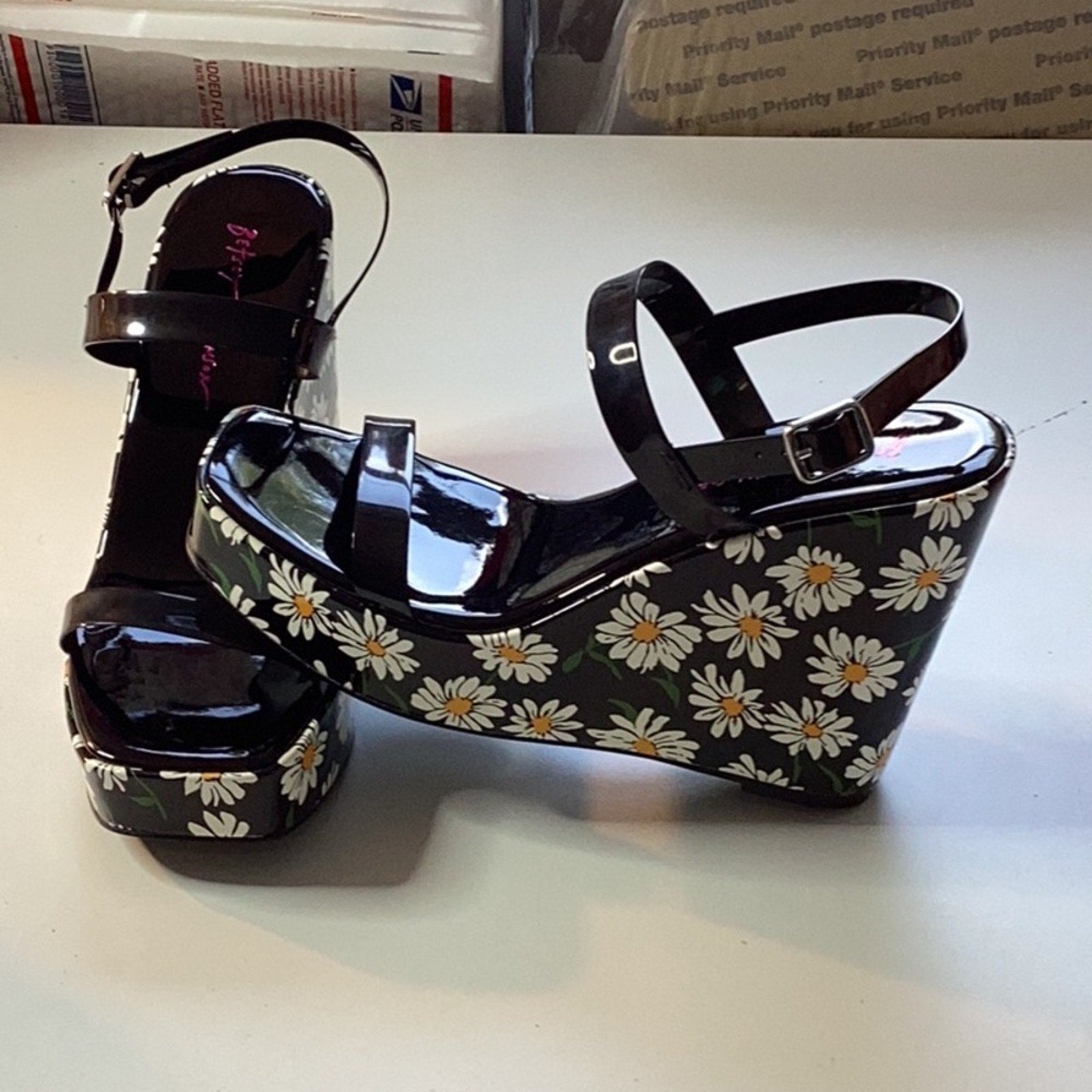 Betsey Johnson Landry Daisy Multi Wedge - 8