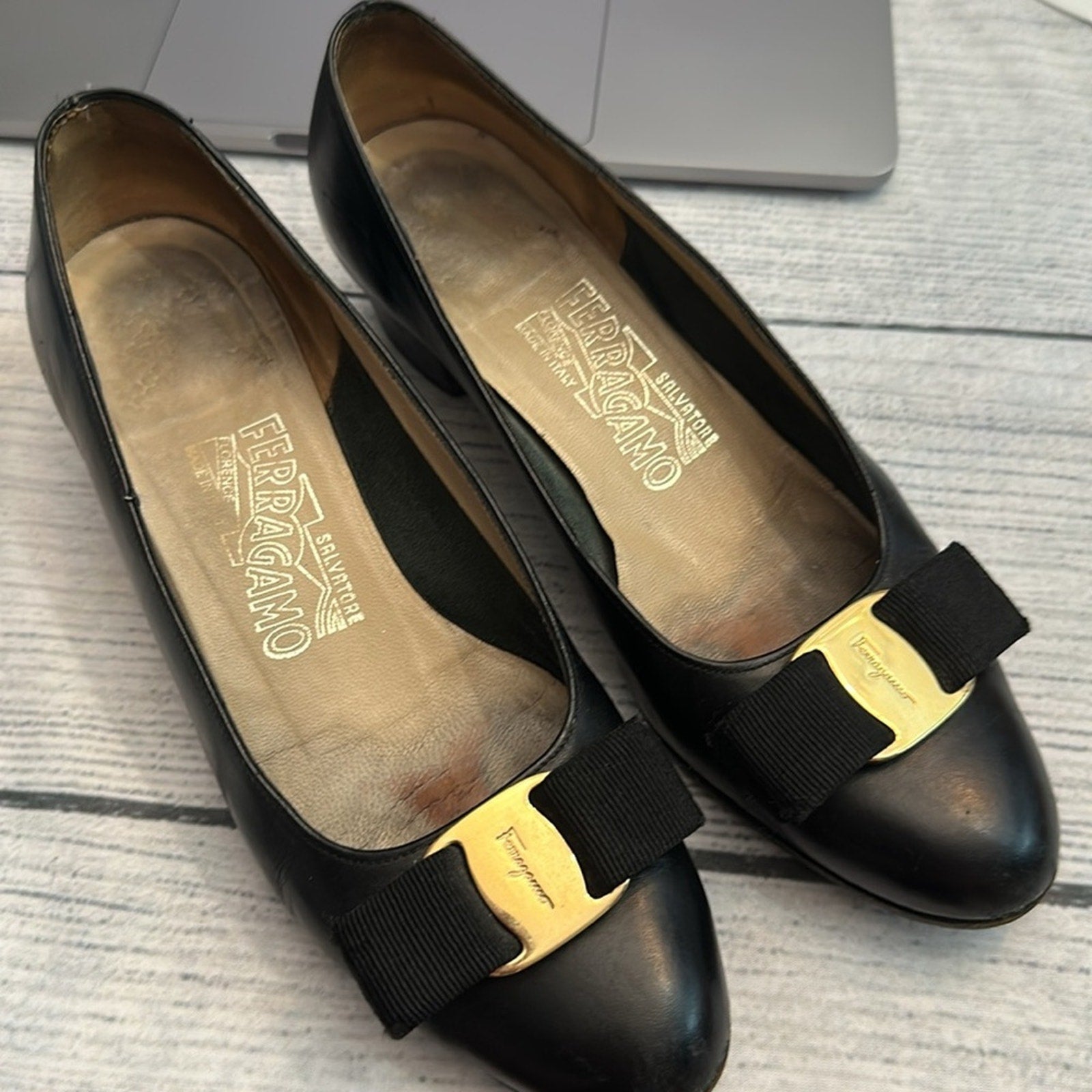 FERRAGAMO Vara bow-embellished leather pumps - size 5