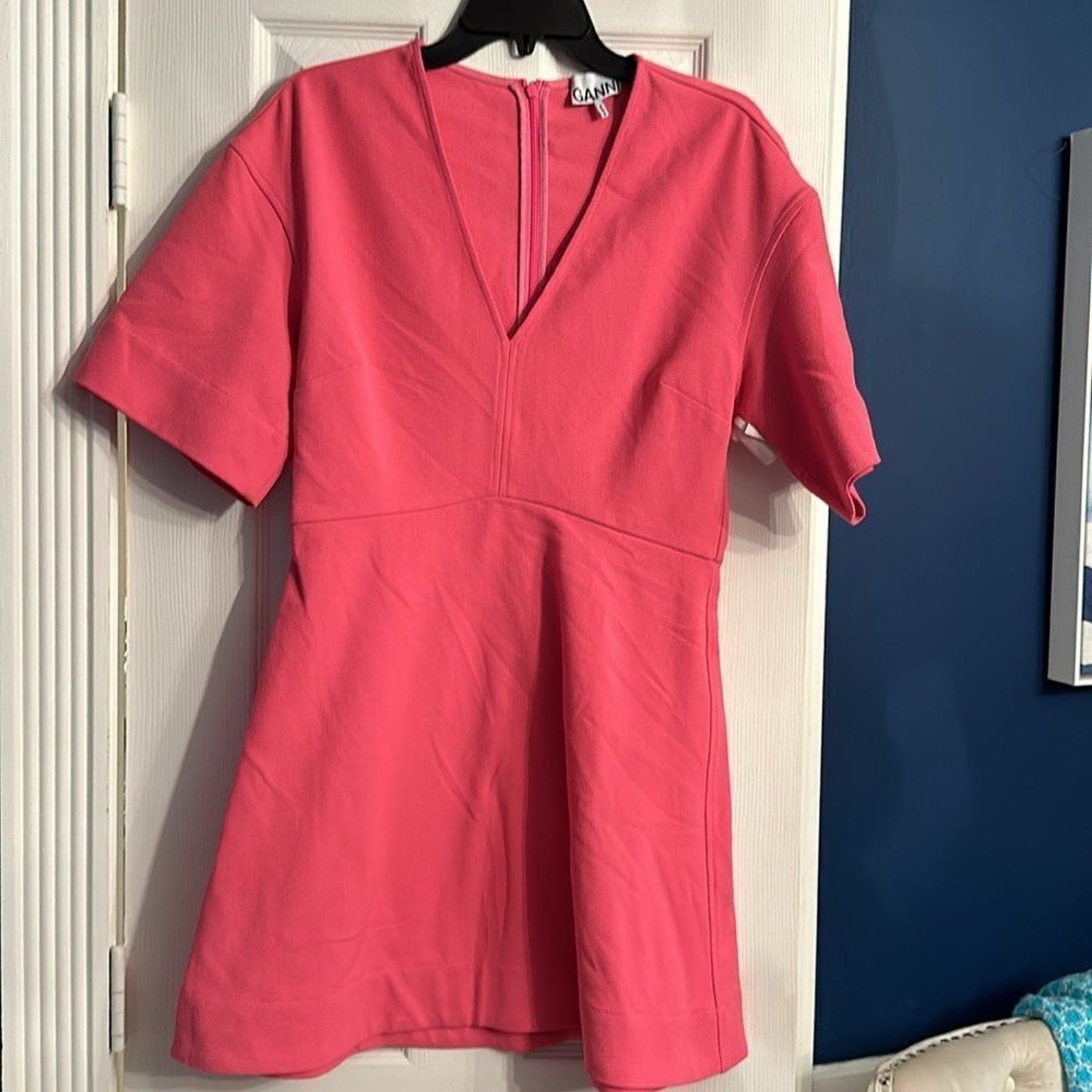 NEW GANNI STRETCH SUITING V-NECK MINI DRESS - SHOCKING PINK - size 40 (US 8)