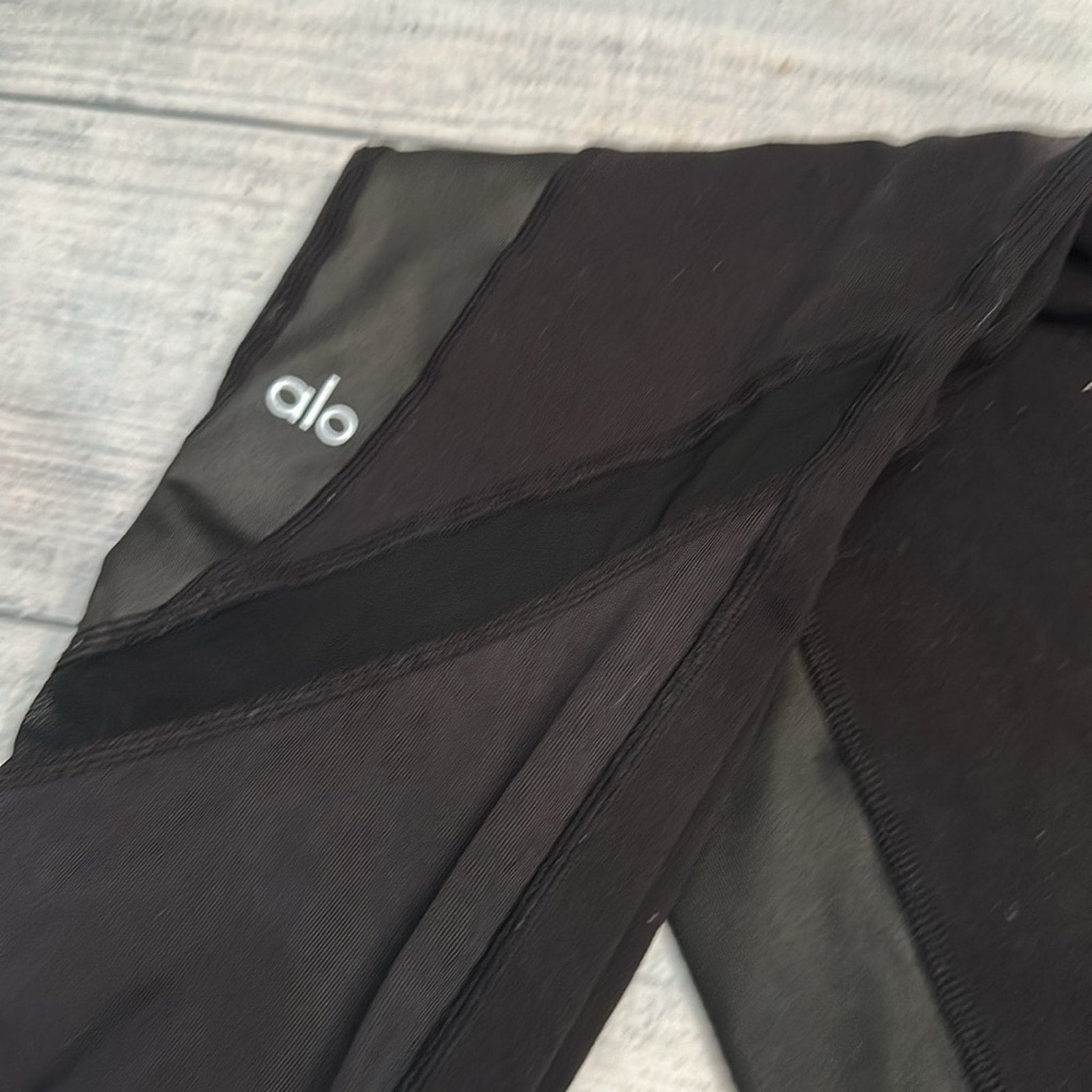 ALO Yoga Elevate High Rise Side Stripe Mesh Panel Black Leggings $108 - size M