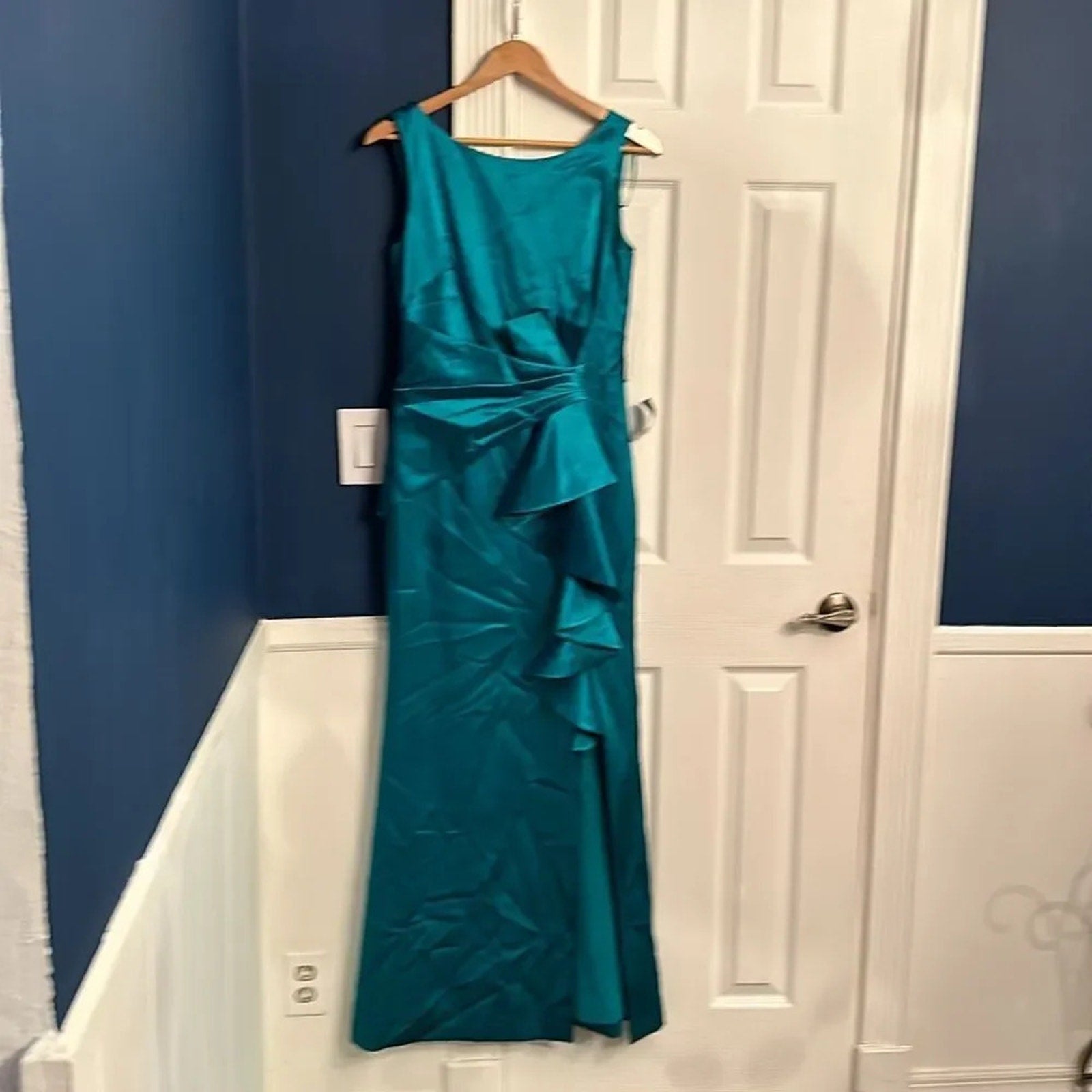 NWT Eliza J Stretch Satin Boat Neck Sleeveless Cascading Ruffle Side Slit Gown 8