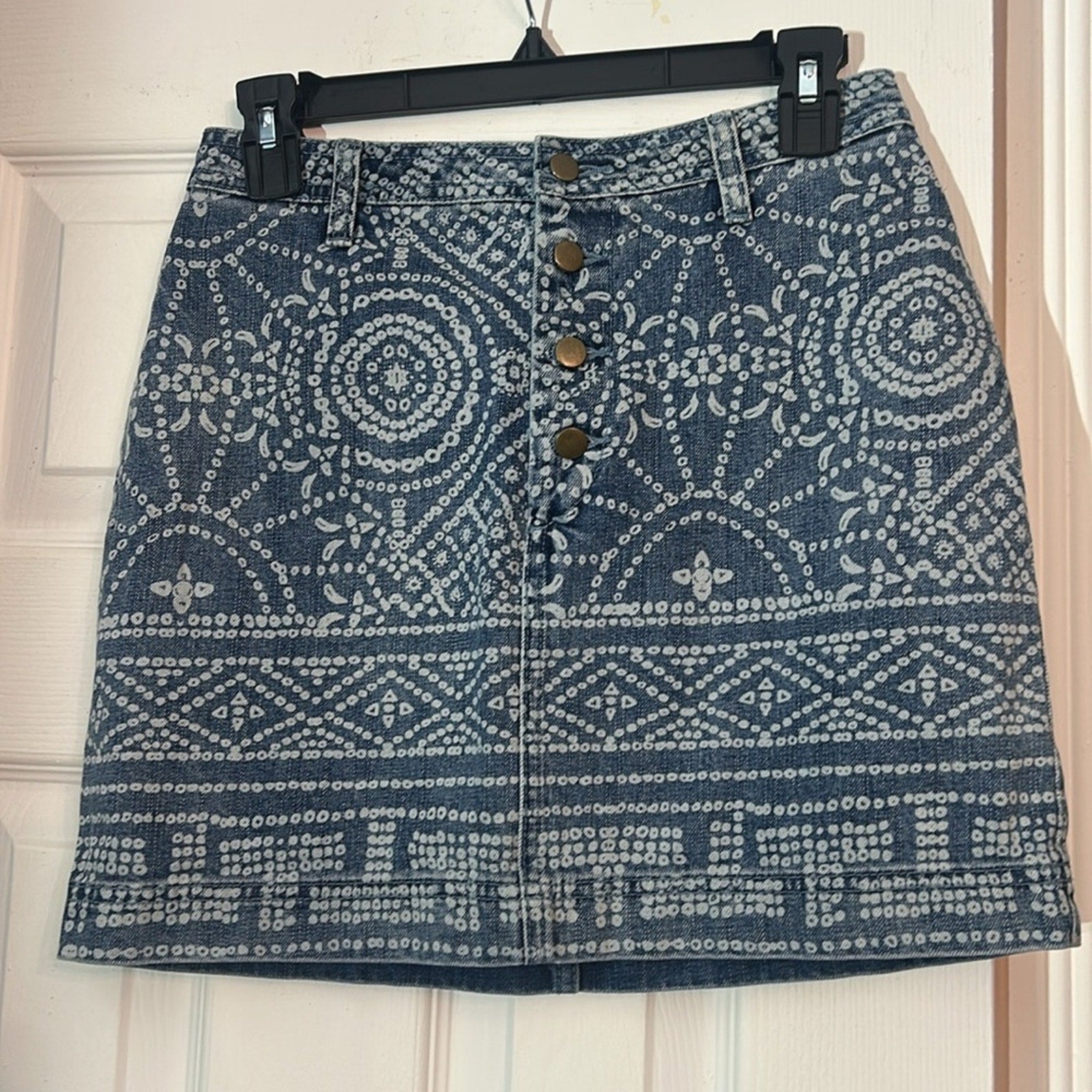 Free People School Daze Denim Jean Tribal Print Button Front Mini Skirt Size 2