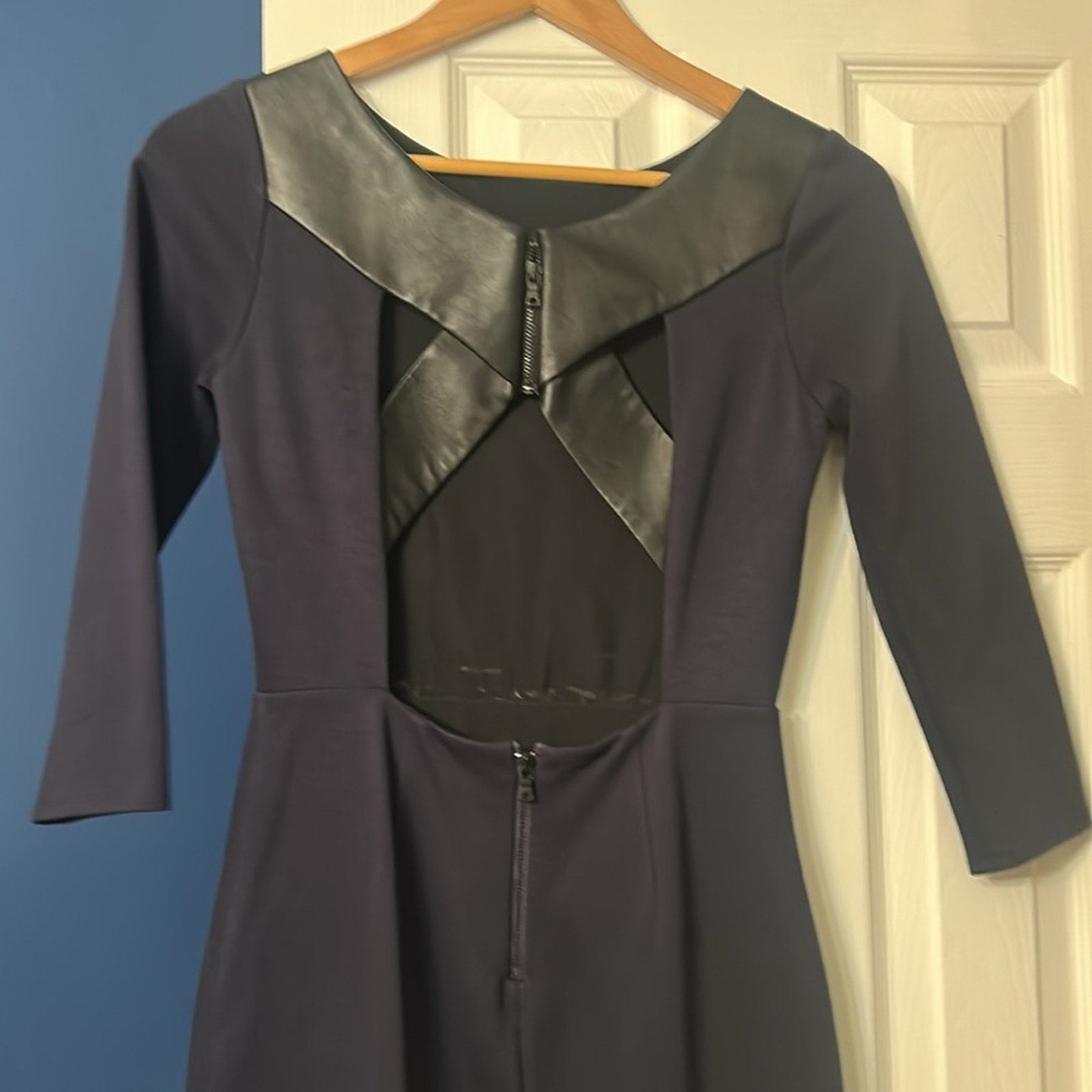 alice + olivia Xenah Lamb Leather Cutout 3/4 Sleeve Mini Dress - size 4