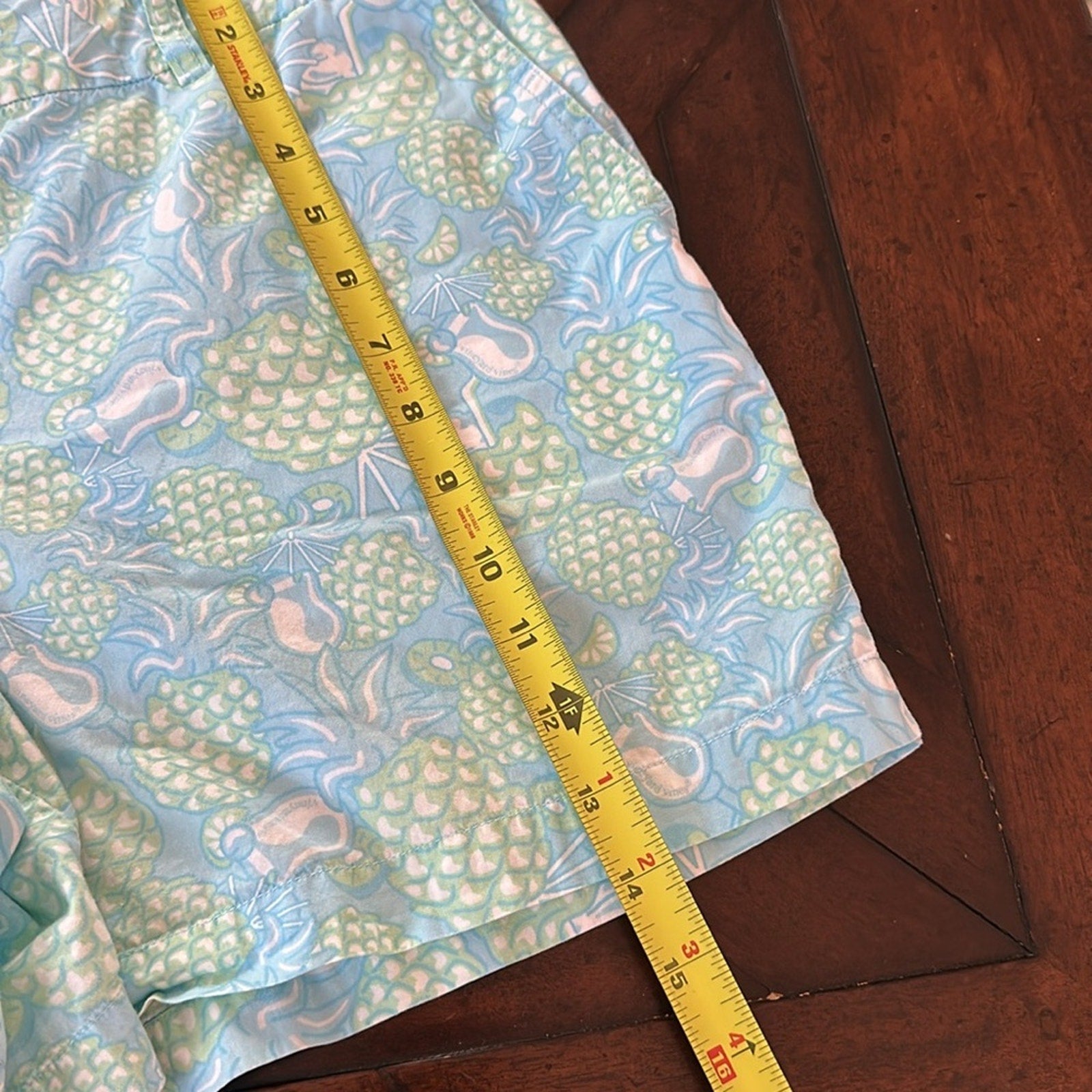 Vineyards Vines pineapple Shorts - size 12