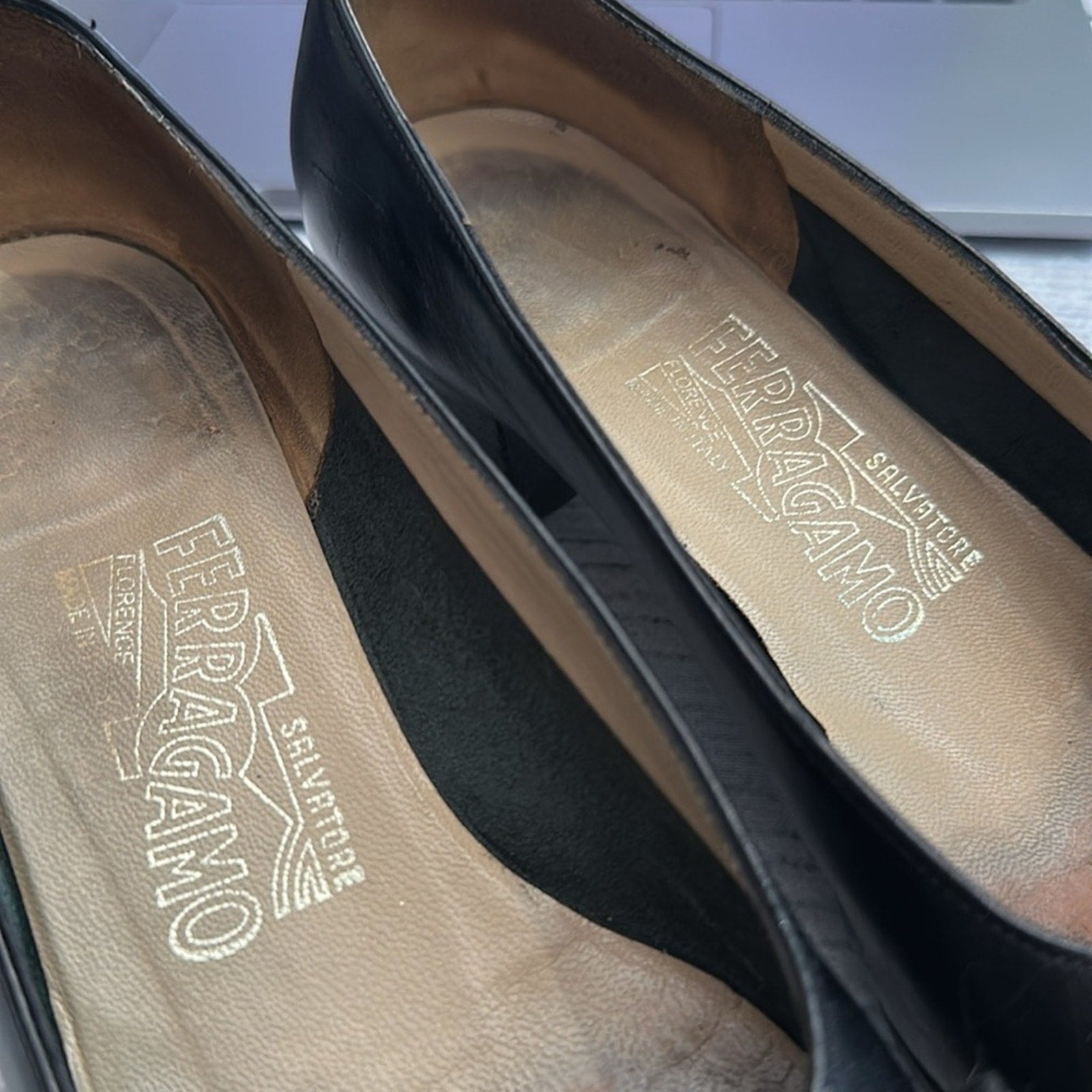 FERRAGAMO Vara bow-embellished leather pumps - size 5