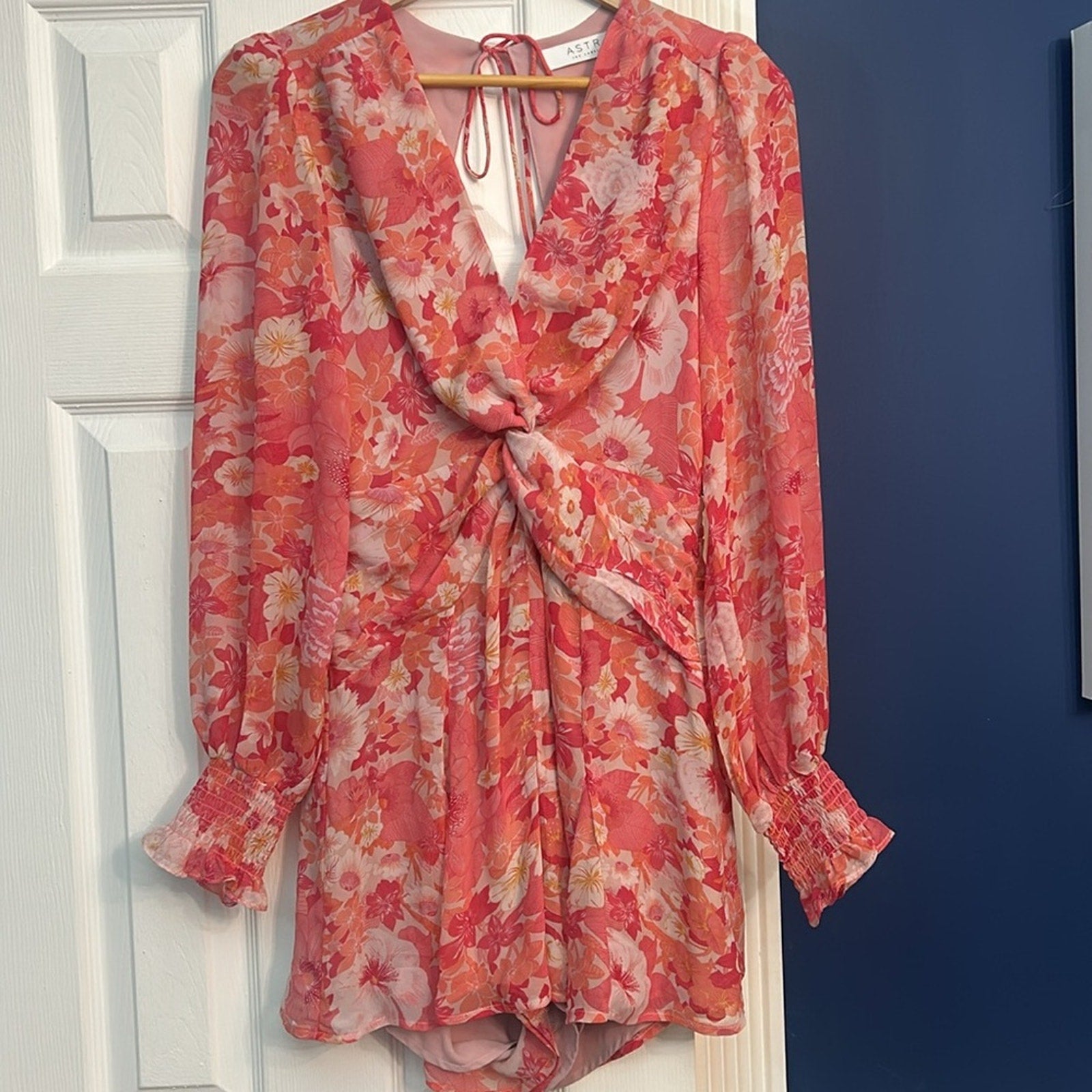 NWT Astr Open Back Long Sleeve Chiffon Romper Lined Coral Red Floral - size M
