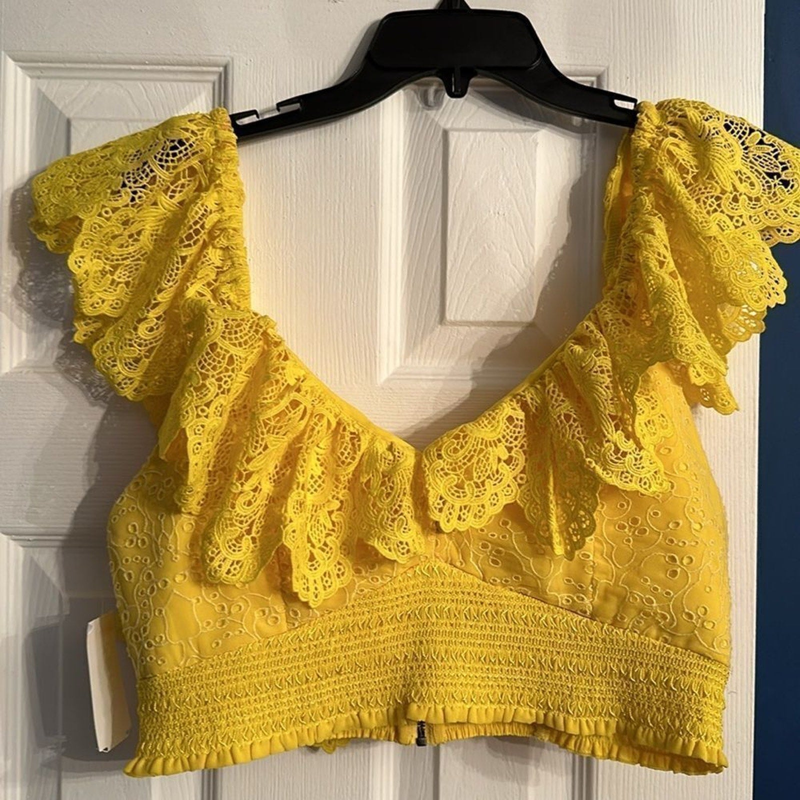 NEW Alice + Olivia Bleeker Ruffled Lace Crop Top - size Large