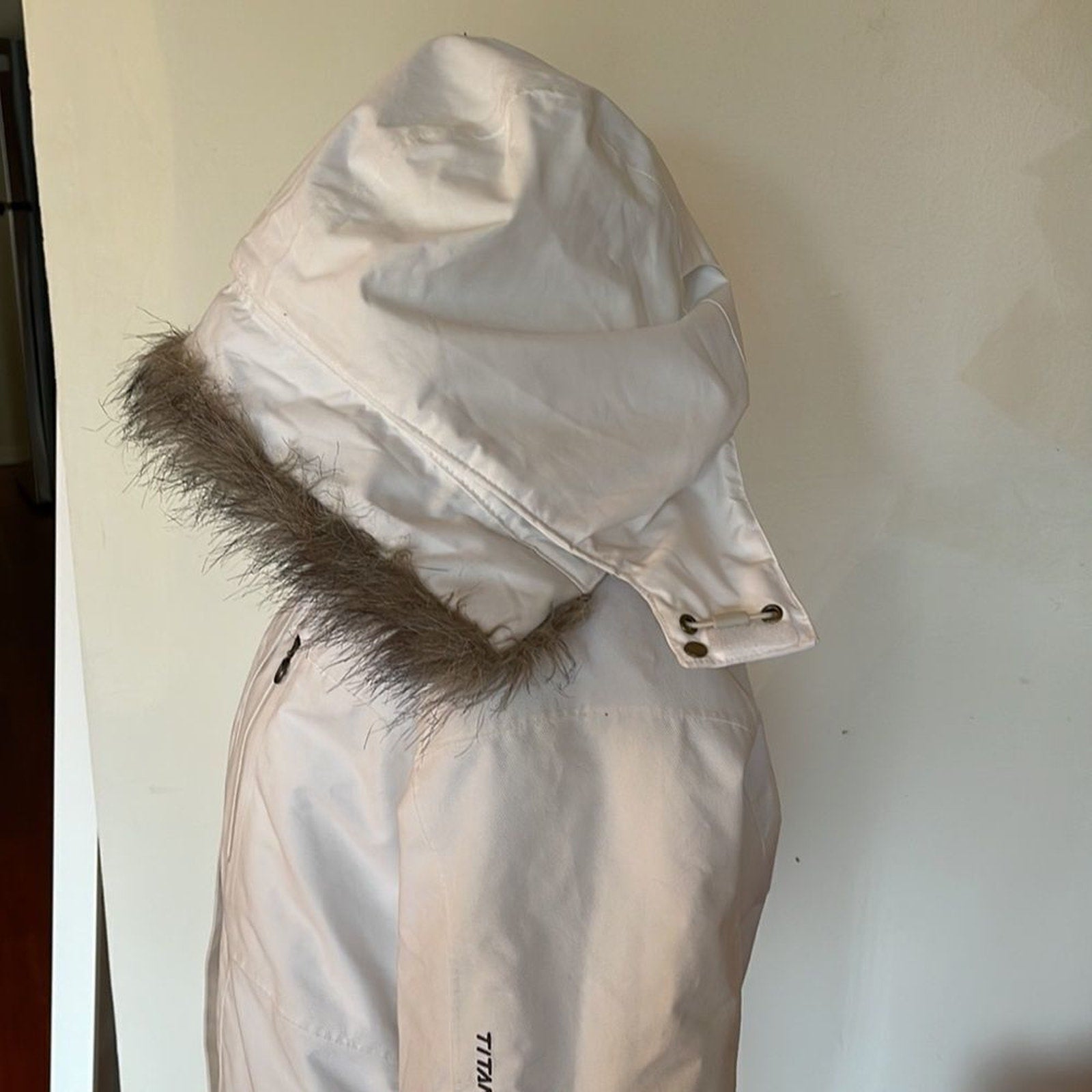 Columbia women titanium Omni-tech Jacket - size L