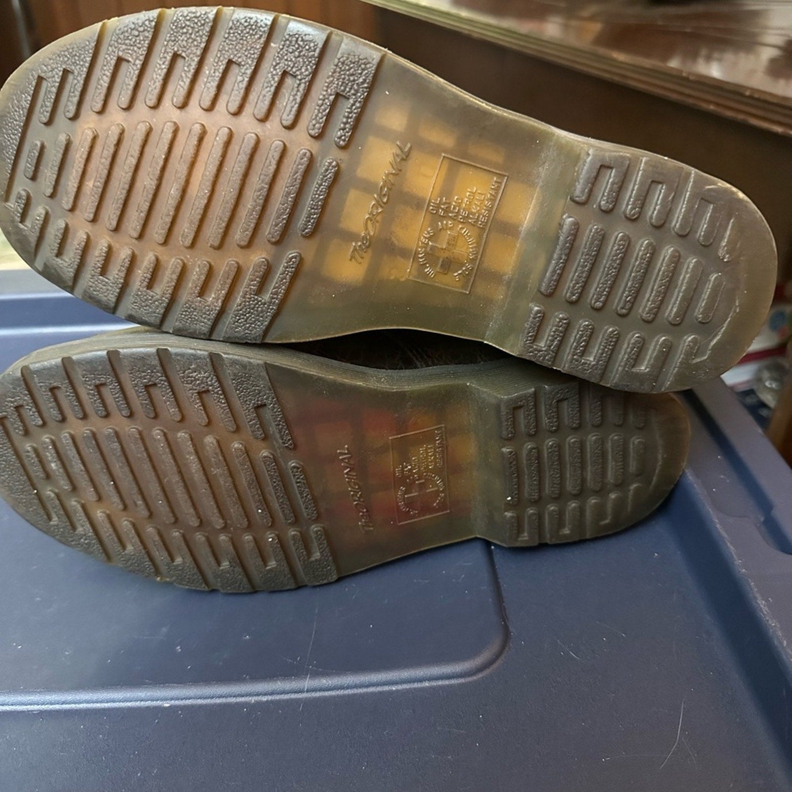 Doc marten classic dark brown boot - women's 8 US