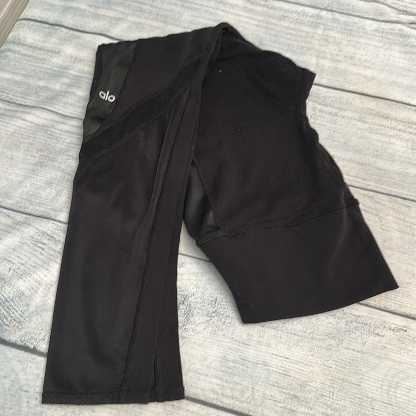 ALO Yoga Elevate High Rise Side Stripe Mesh Panel Black Leggings $108 - size M