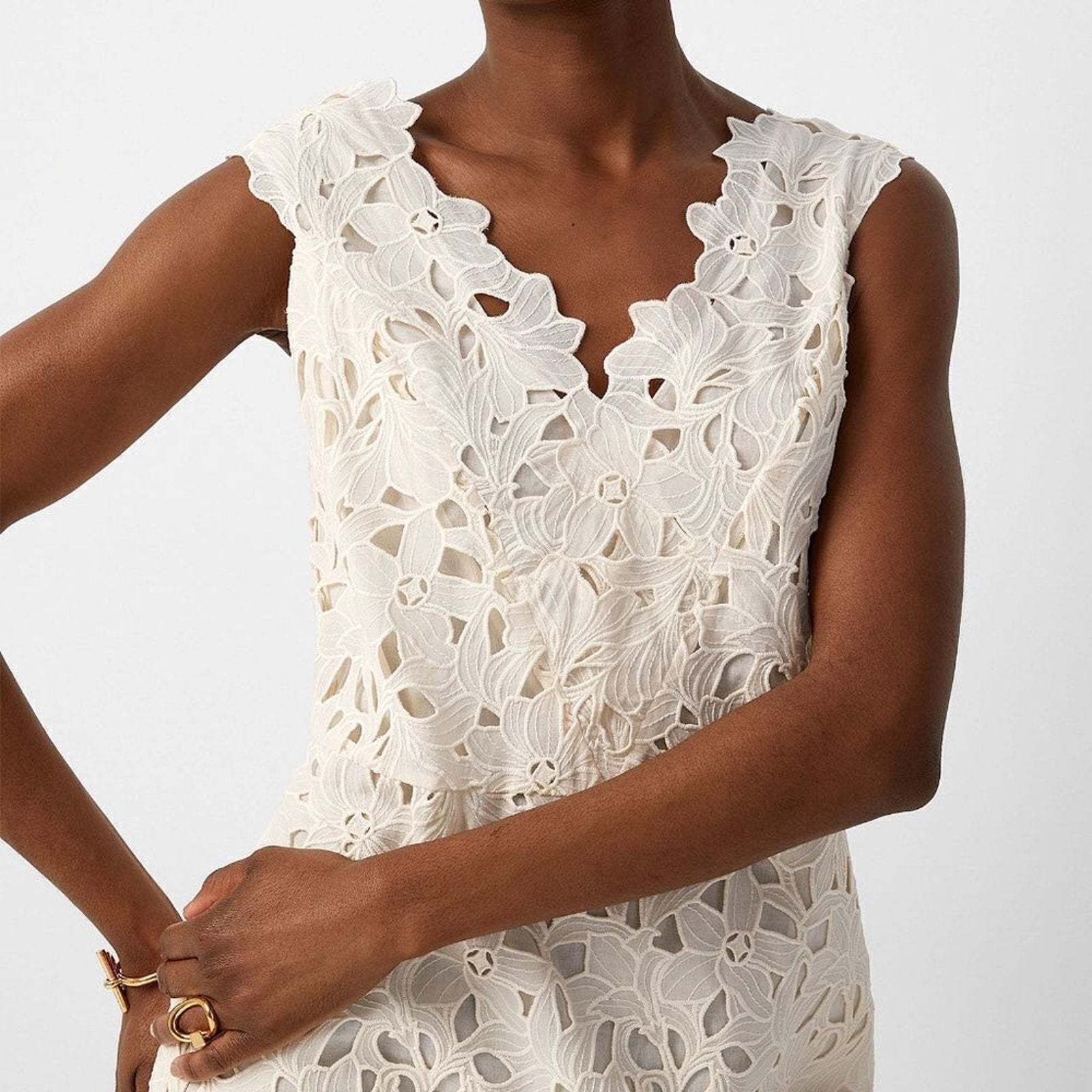 NEW Vince Nouveau Lace V-Neck Dress - size 2