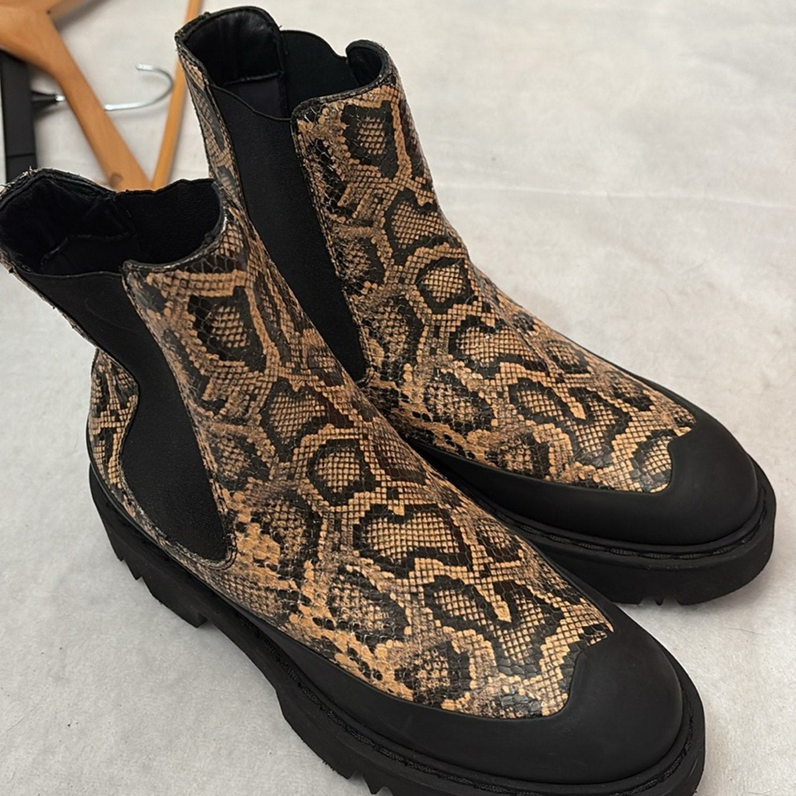 AQUATALIA CHELSEA ANKLE BOOTS HOLLY SNAKE EMBOSSED - size 9