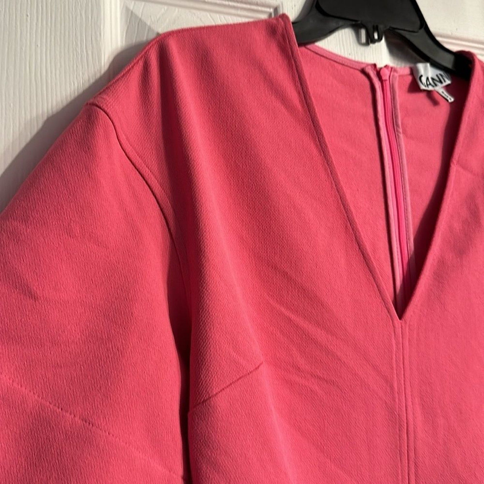 NEW GANNI STRETCH SUITING V-NECK MINI DRESS - SHOCKING PINK - size 40 (US 8)