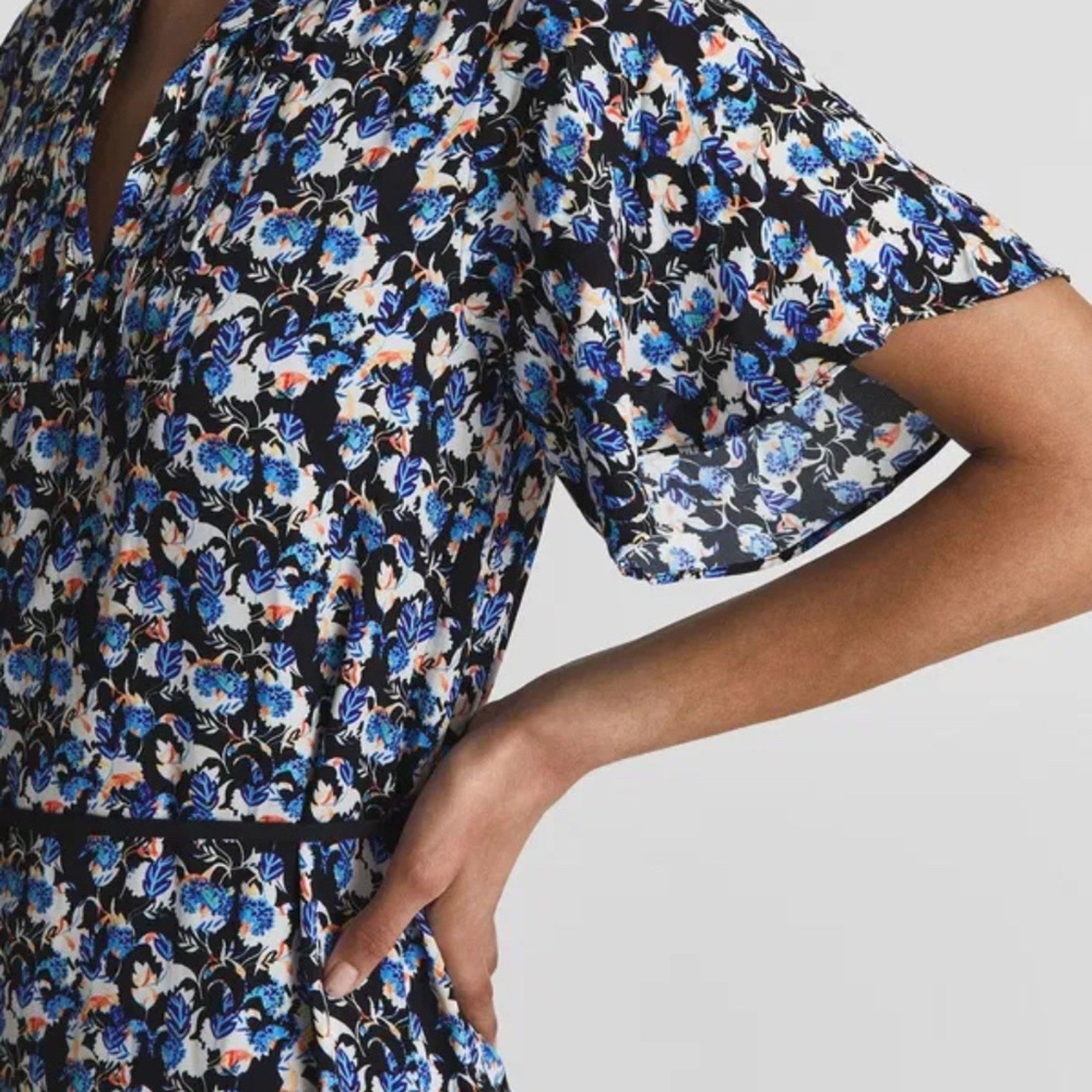 REISS Lulu Ditsy Print Flippy Dress in Blue - size 2