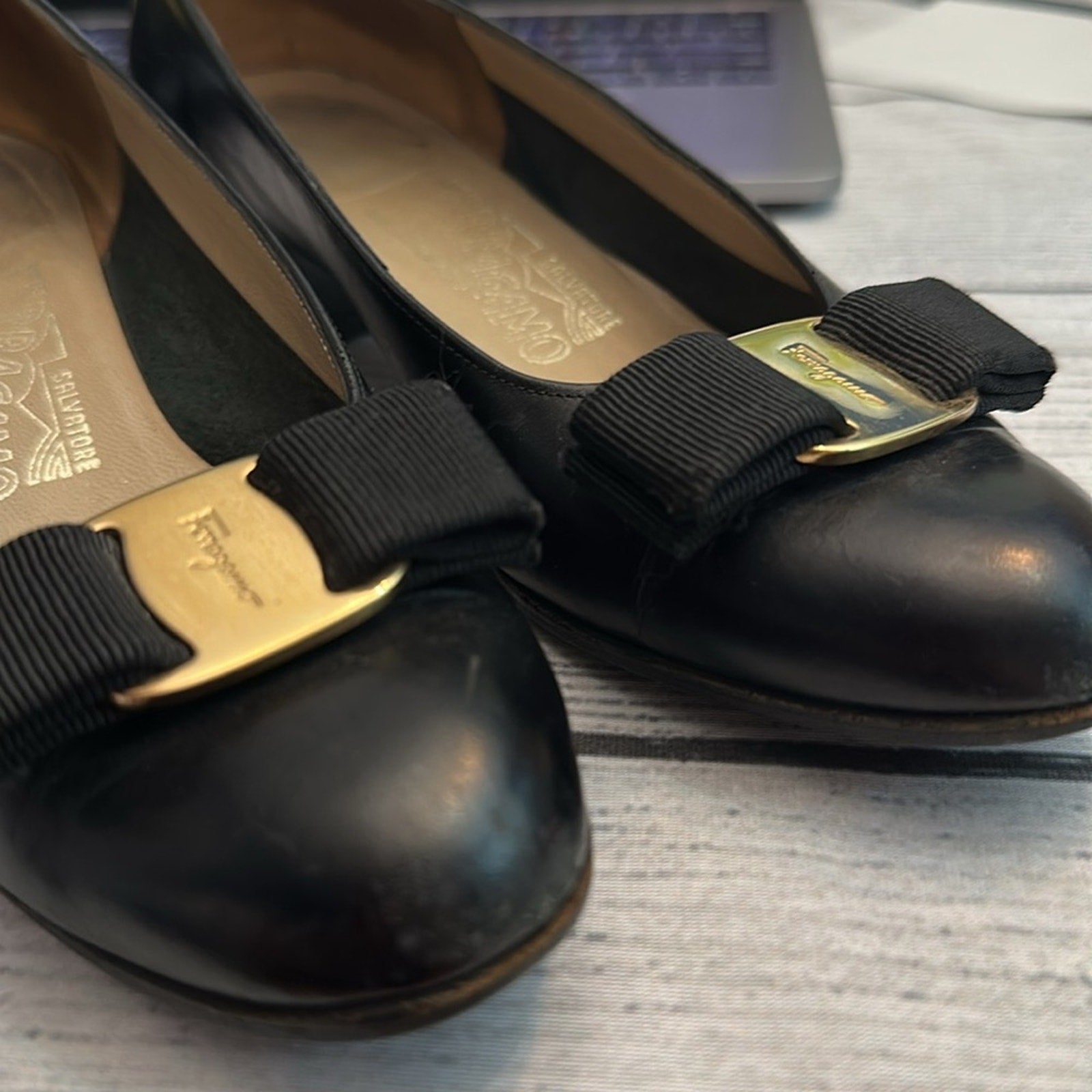 FERRAGAMO Vara bow-embellished leather pumps - size 5