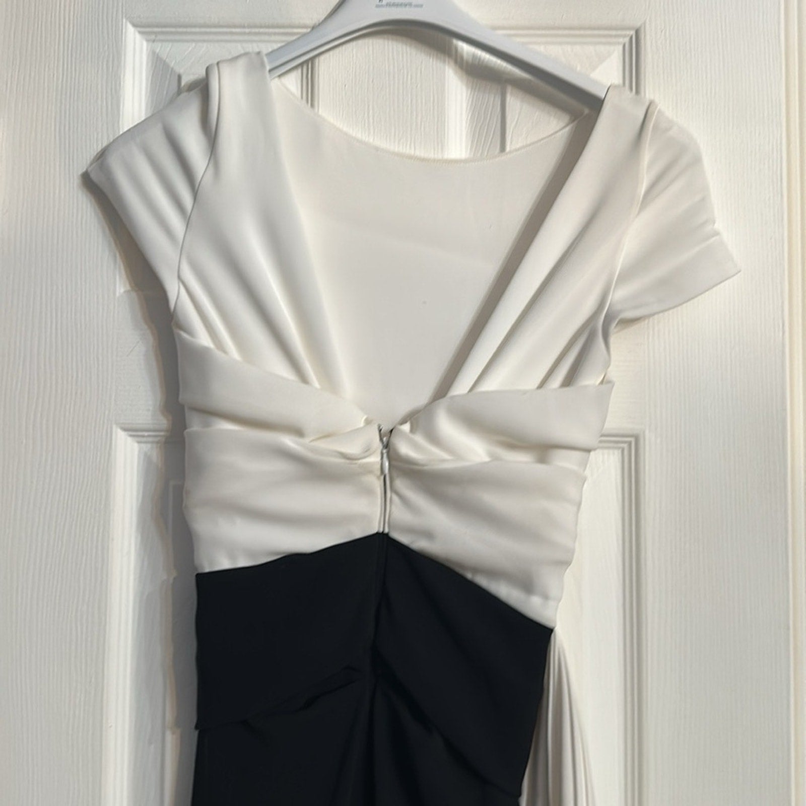 Talbot Runhof size 2 Crepe Gown