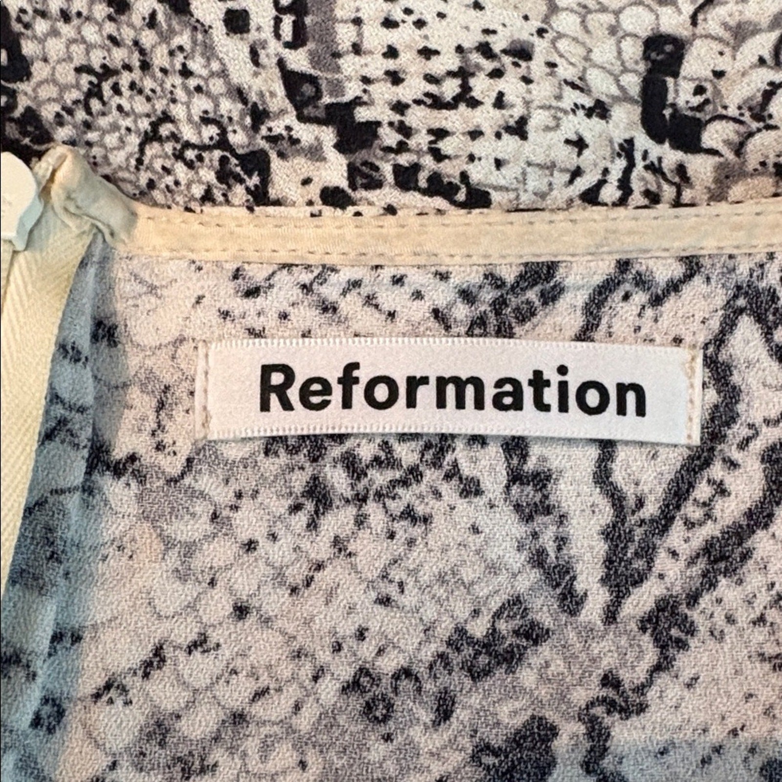 REFORMATION Margot Mini Skirt PRINT FRONT SLIT - size 8