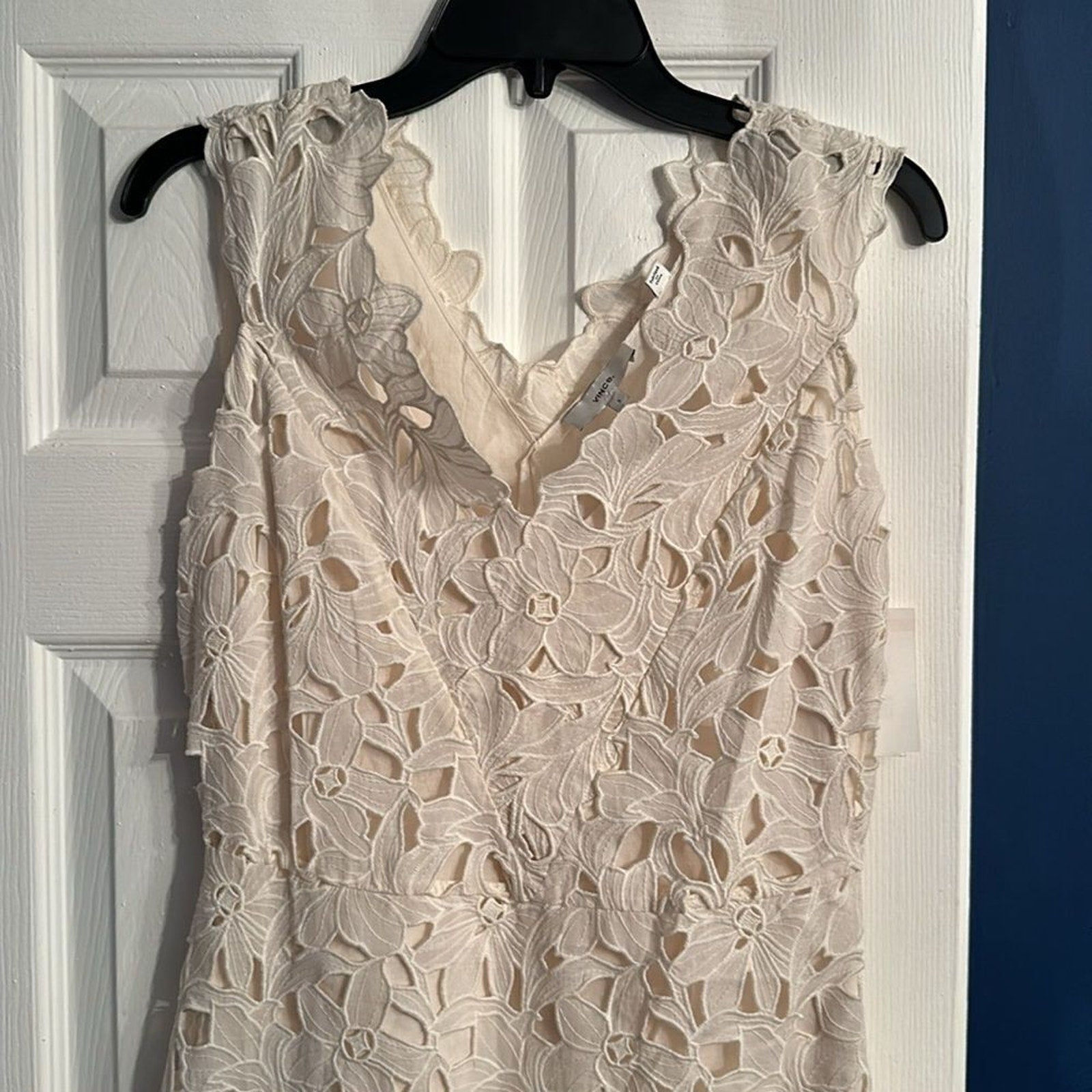 NEW Vince Nouveau Lace V-Neck Dress - size 2