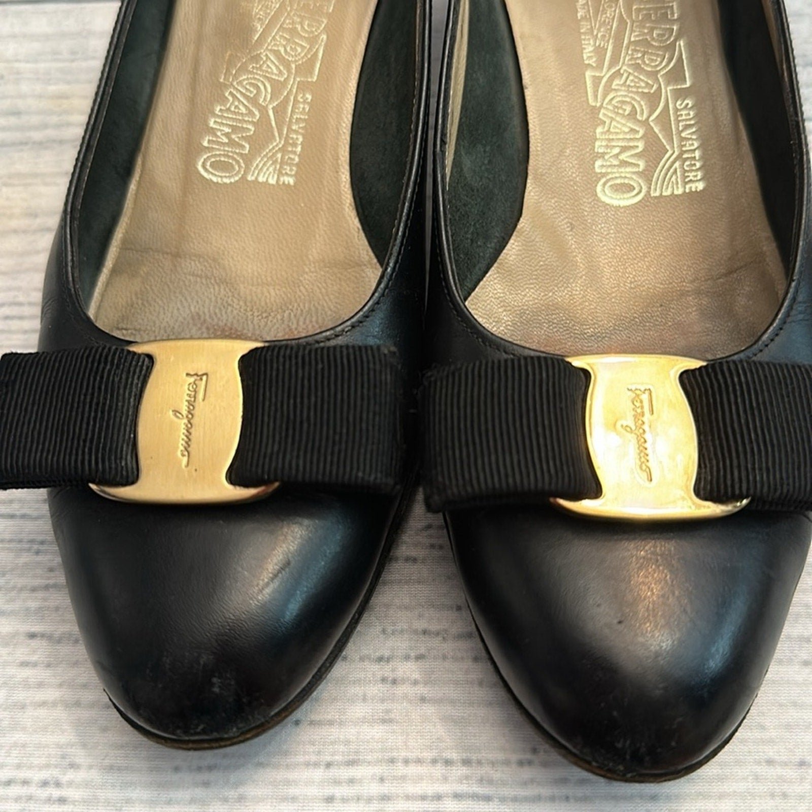 FERRAGAMO Vara bow-embellished leather pumps - size 5