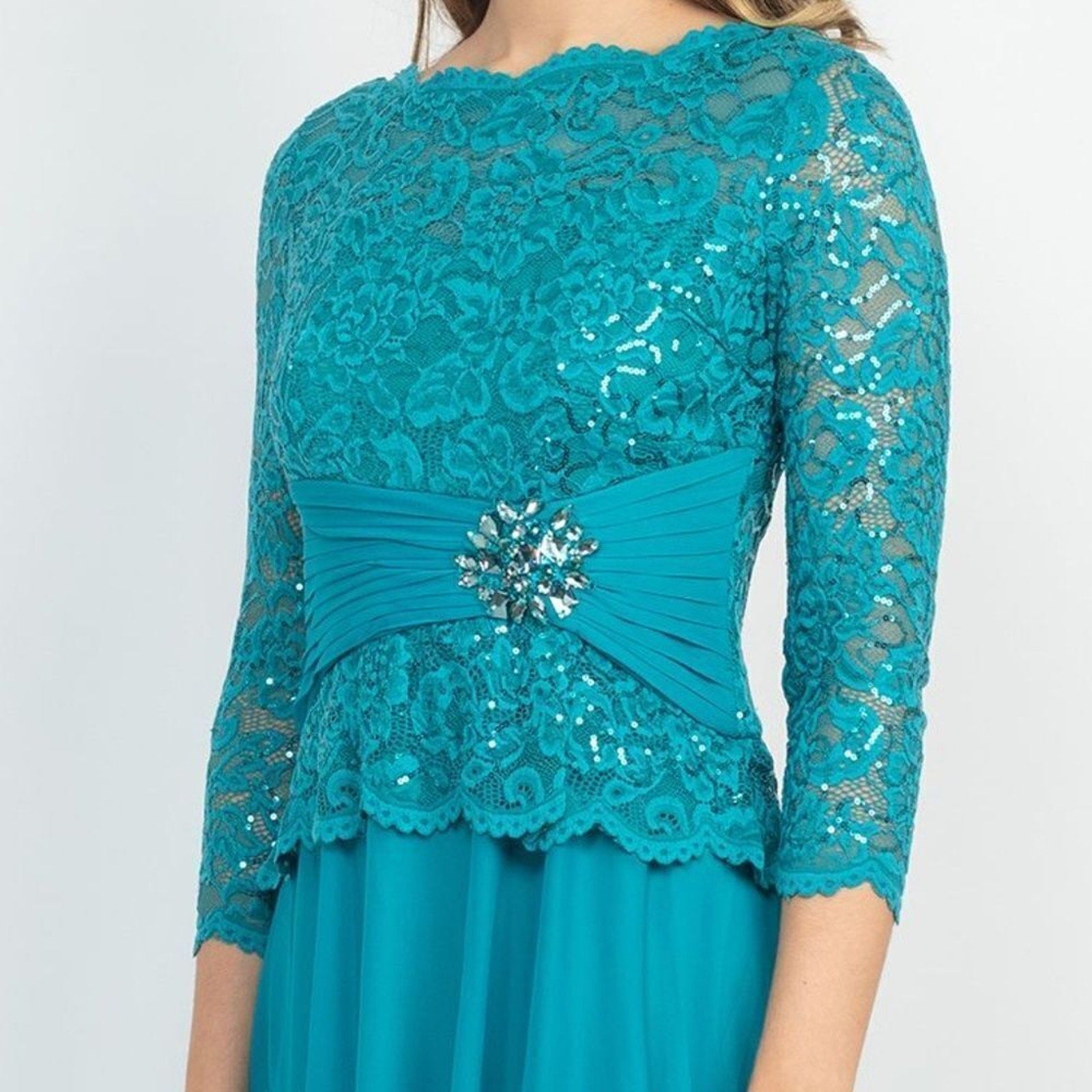 NEW Marina Scalloped Neck 3-4 Sleeve Sequin Lace Bodice Pleated Broach - size 22