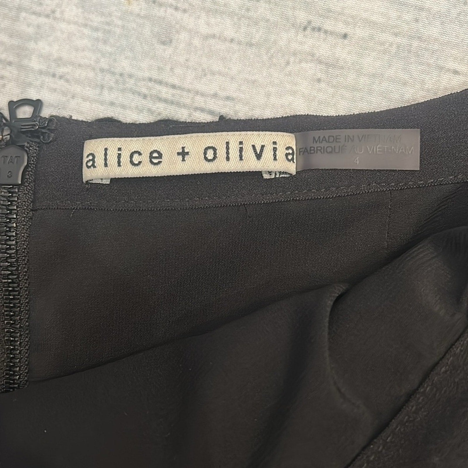 Alice + Olivia Elana Chain Detail Cotton Blend Tweed Skirt - size 4