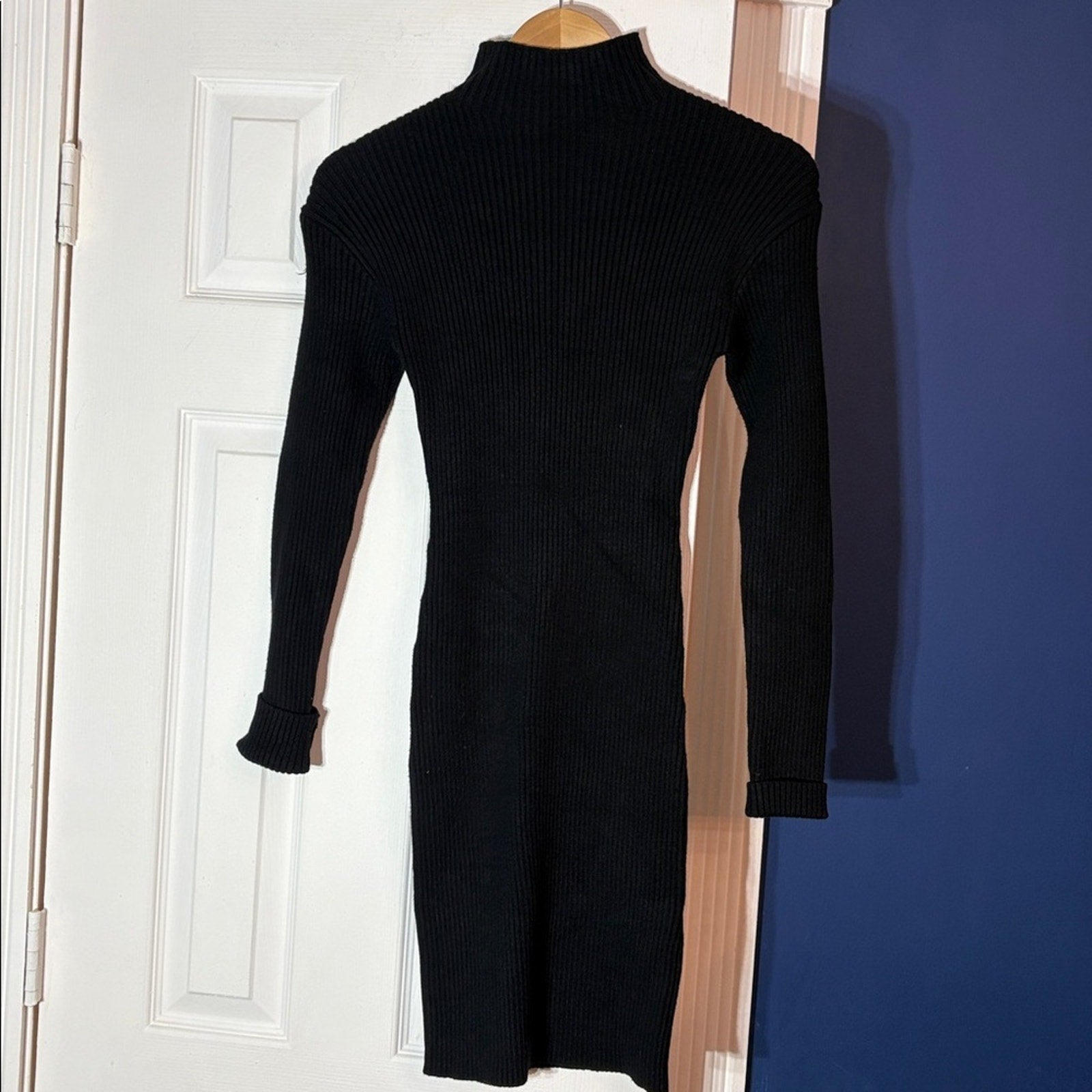 NWT Astr the label Gwendolyn Funnel Neck Long Sleeve Sweater Dress - size Large