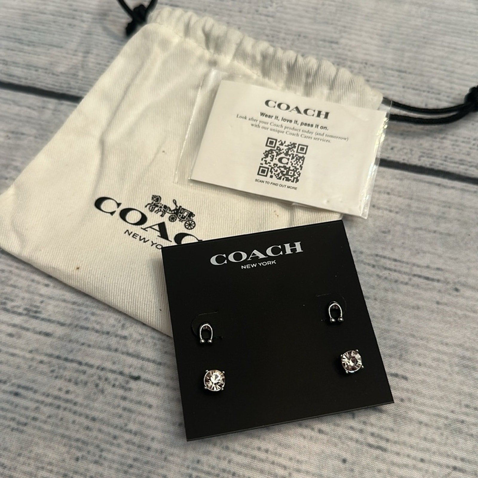 NEW Coach Signature And Stone Stud Earrings Set