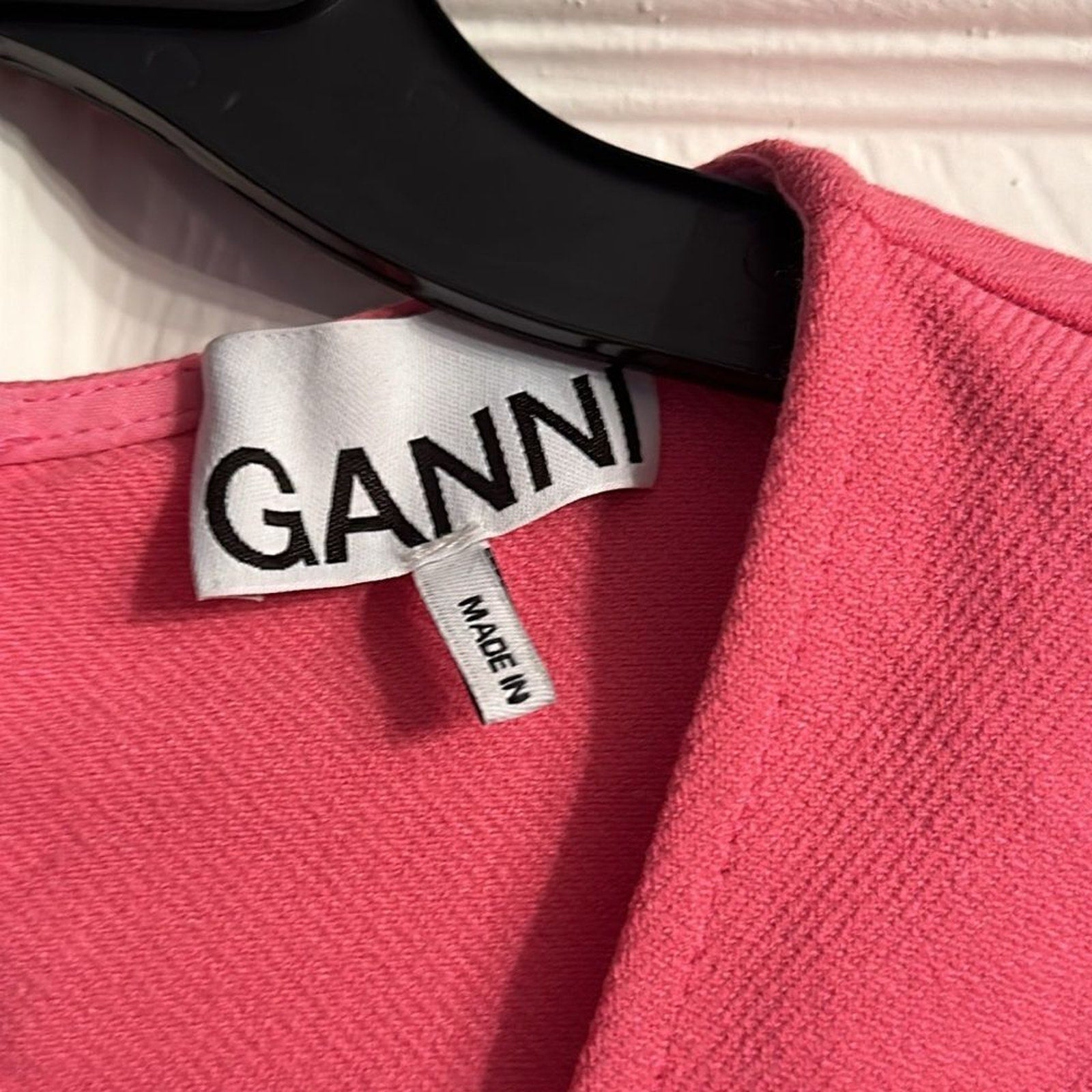 NEW GANNI STRETCH SUITING V-NECK MINI DRESS - SHOCKING PINK - size 40 (US 8)