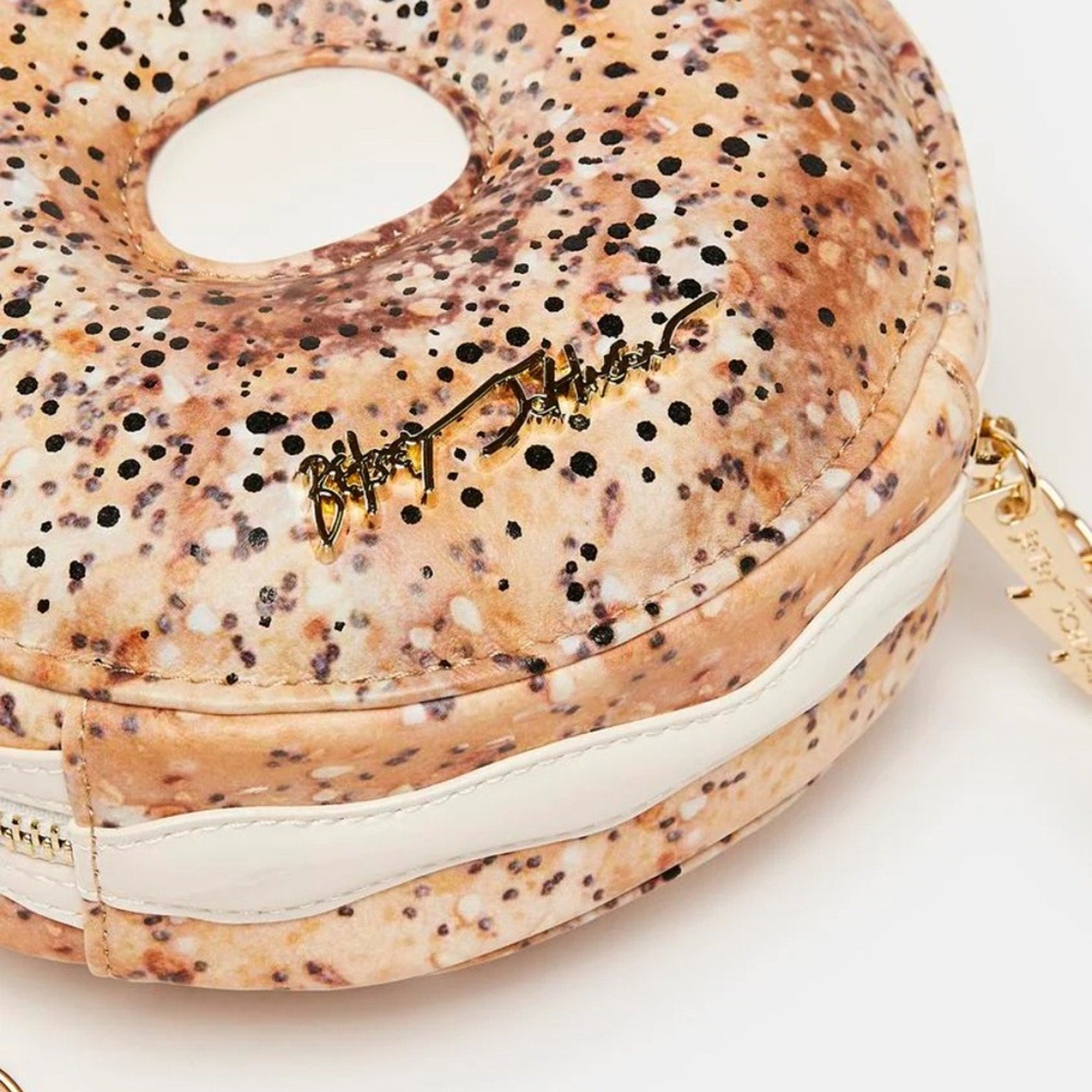 NEW Betsey Johnson NOVELTY Kitsch I'm Everything Bagel Crossbody Bag