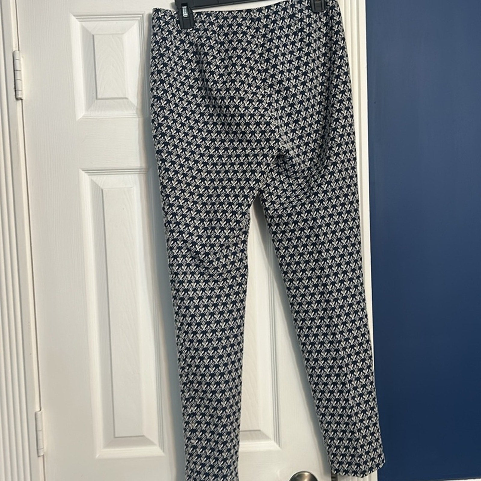J.Mclaughlin Women's Cigarette Pants - size 4