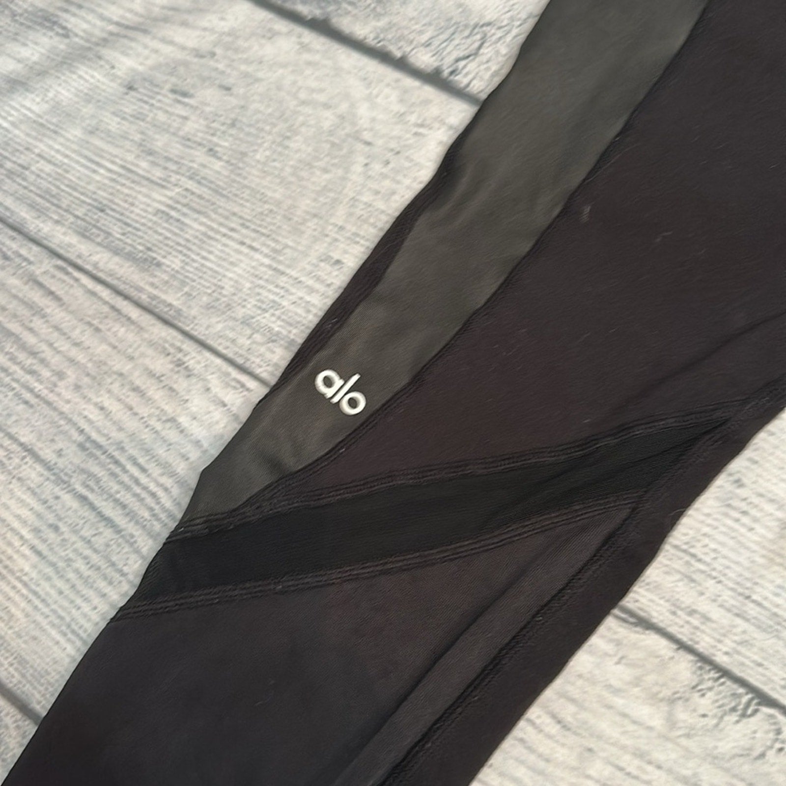ALO Yoga Elevate High Rise Side Stripe Mesh Panel Black Leggings $108 - size M