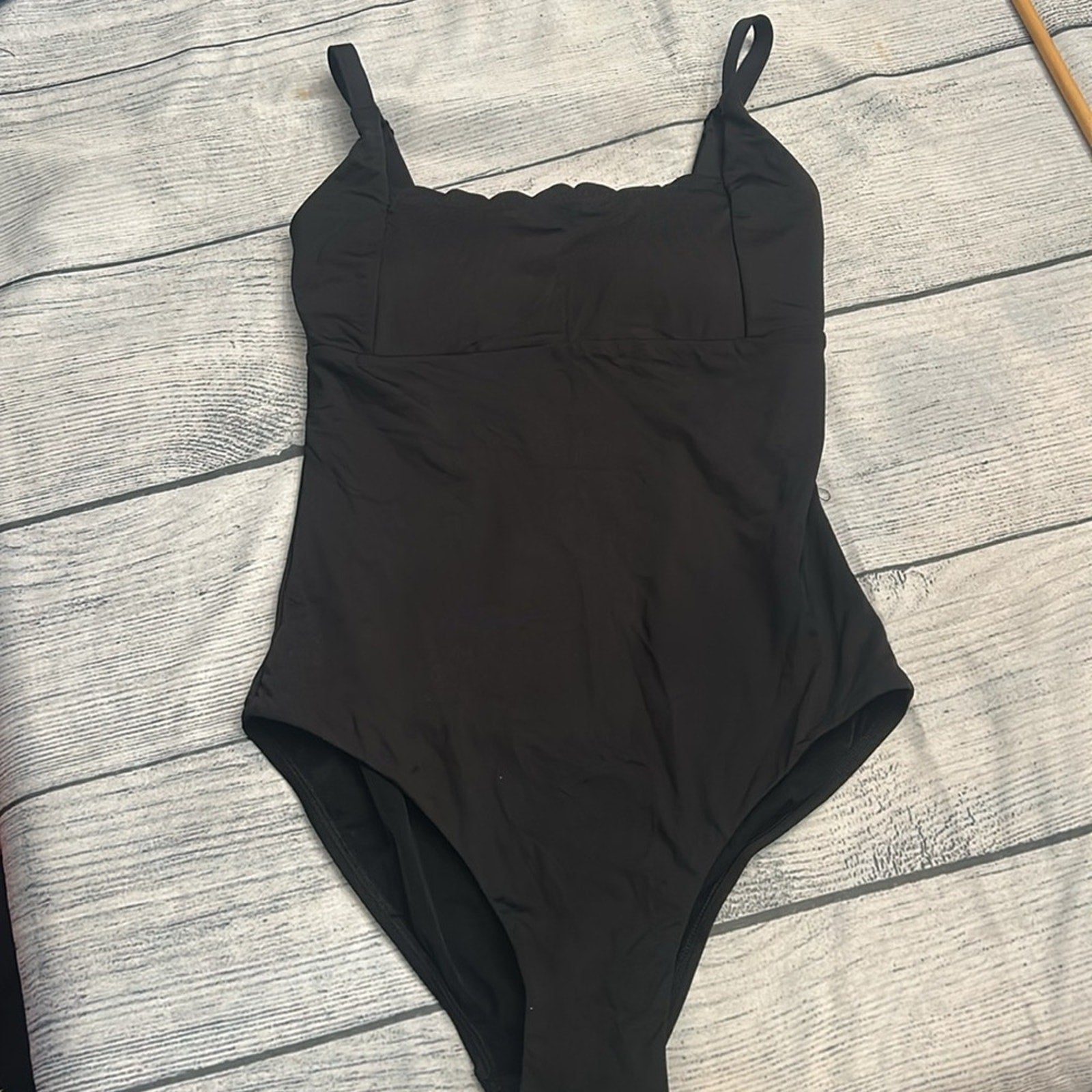 NWT Sea Level Swim Scallop Square Neck Bralette One Piece - size 4