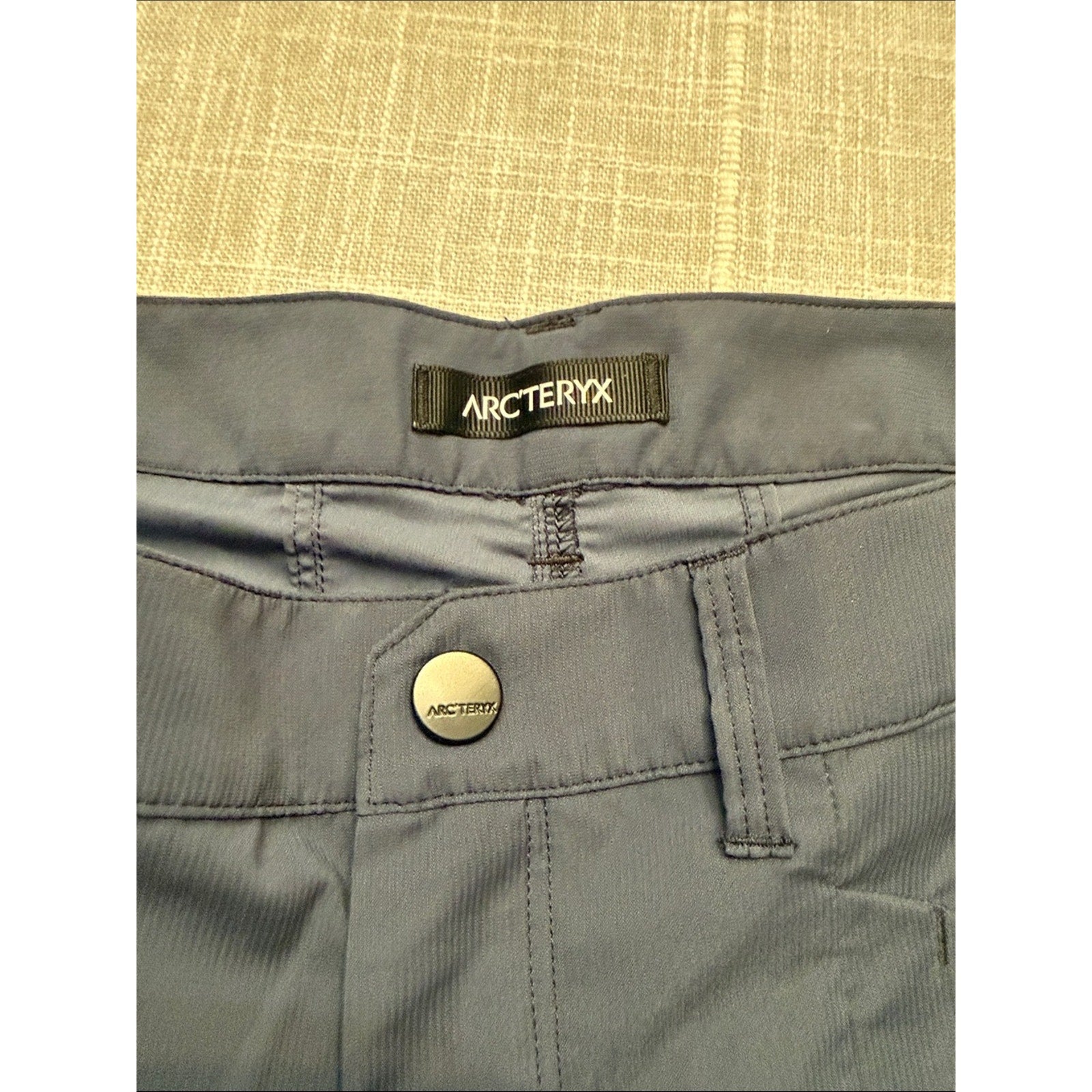 Arc’teryx Women’s Alroy Short 7” in Navy - 6 🌟